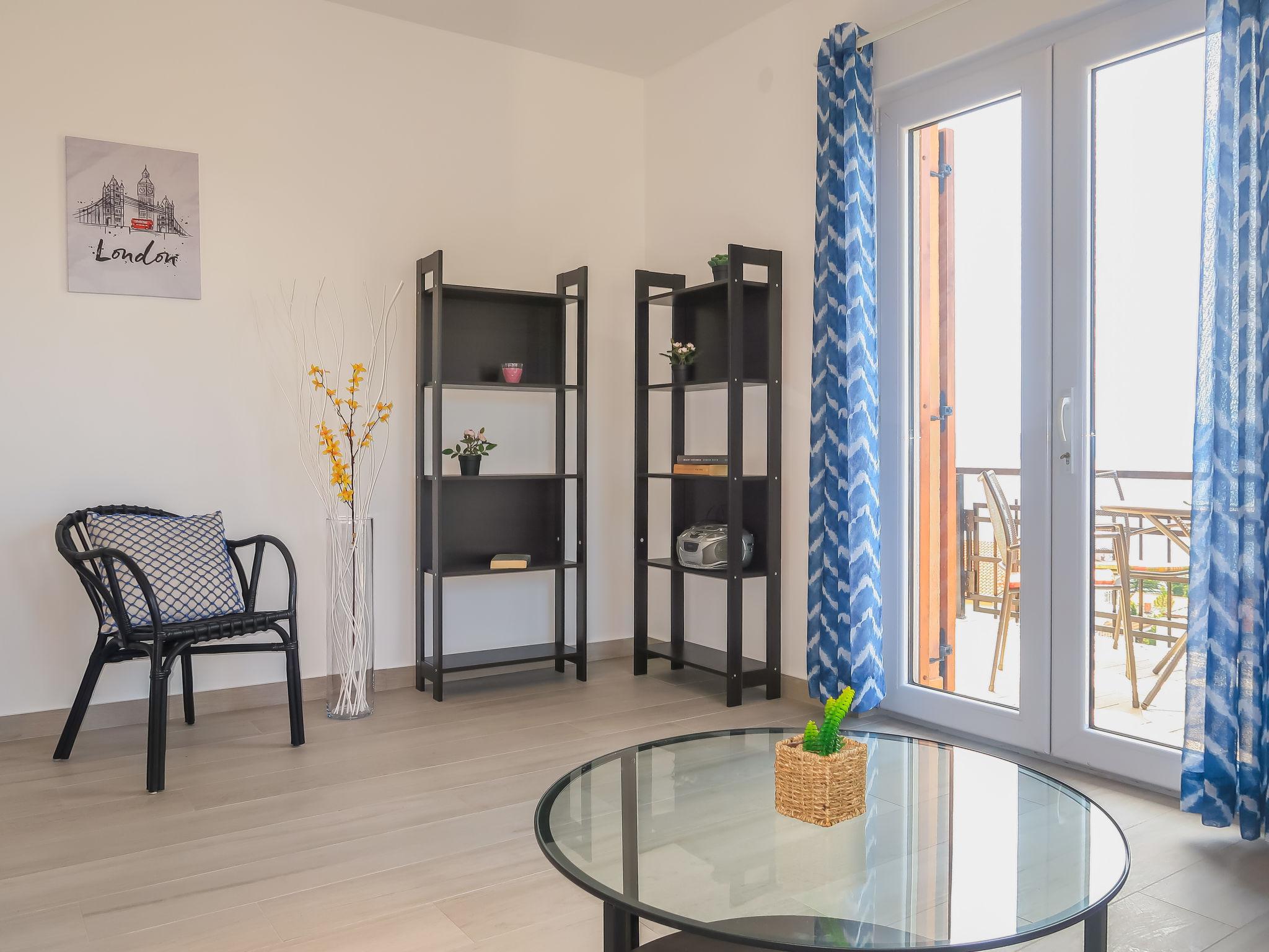 Foto 8 - Apartamento de 2 quartos em Crikvenica com jardim e terraço