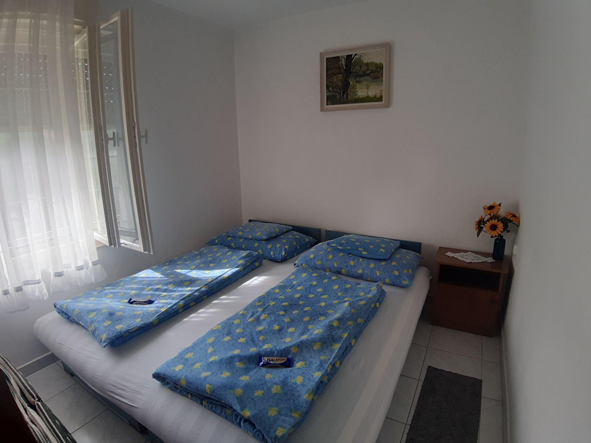 Foto 5 - Casa con 2 camere da letto a Balatonmáriafürdő con giardino e terrazza