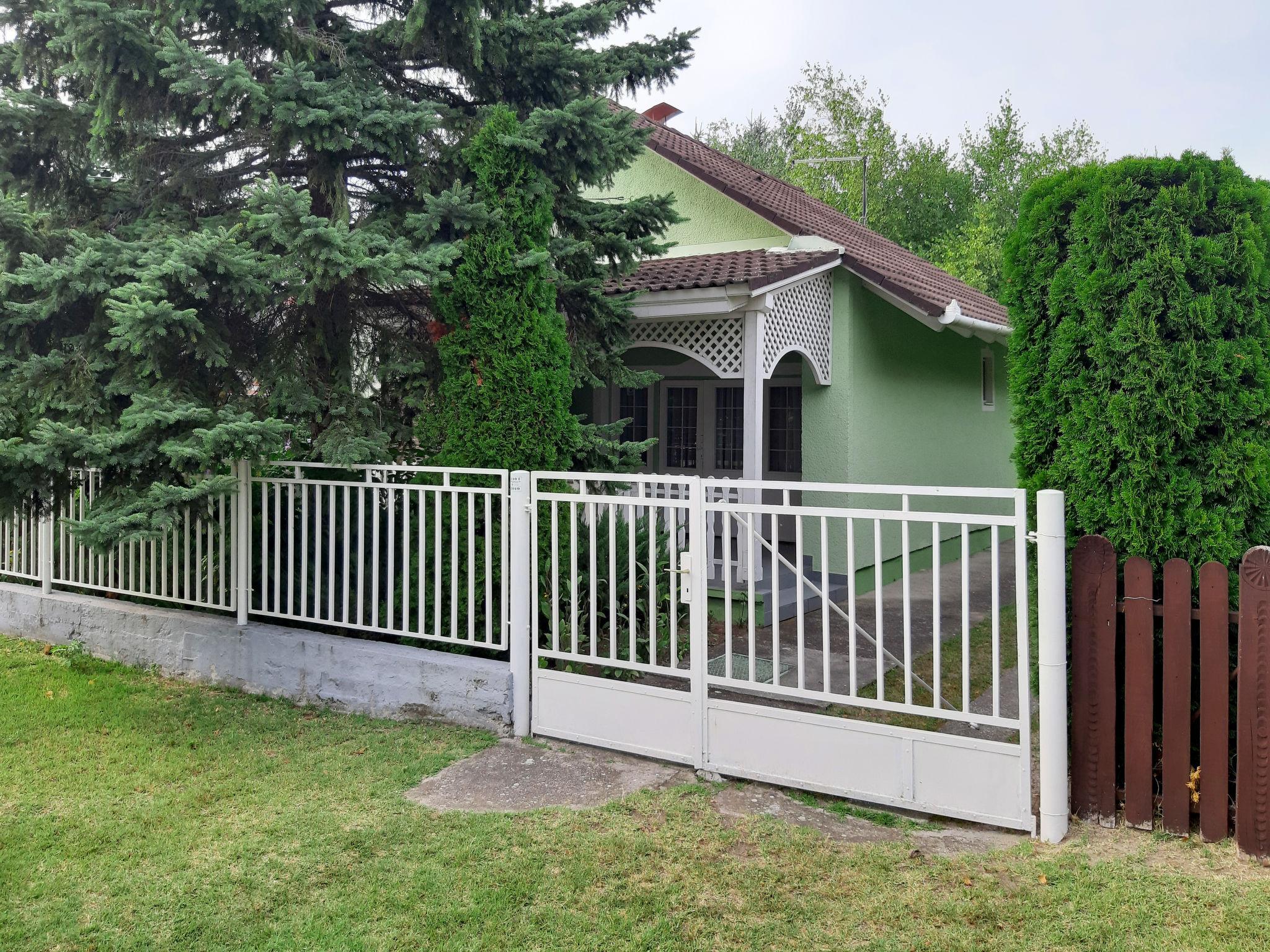 Foto 1 - Casa de 2 quartos em Balatonmáriafürdő com jardim e terraço