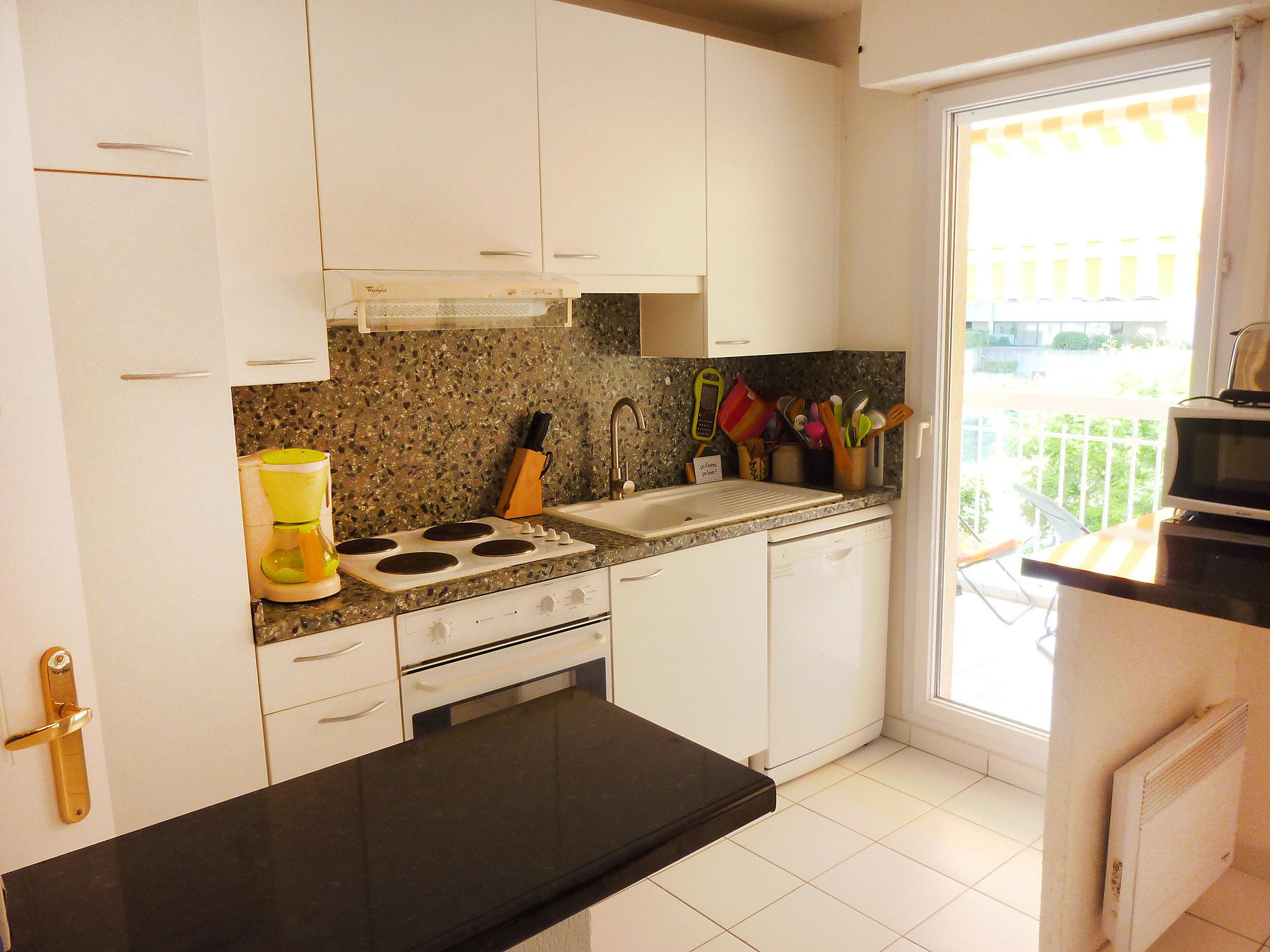 Foto 5 - Apartamento de 1 quarto em Saint-Raphaël com terraço