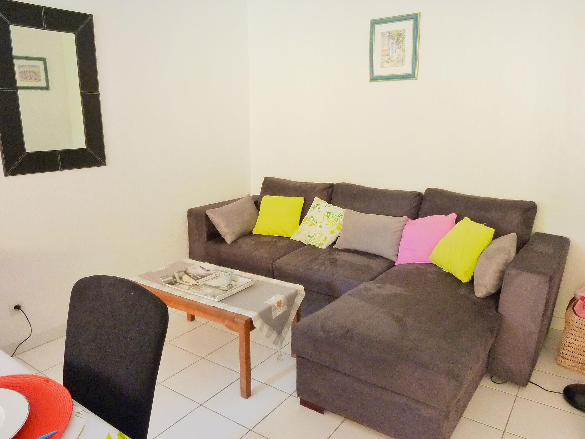 Foto 4 - Apartment mit 1 Schlafzimmer in Saint-Raphaël mit terrasse