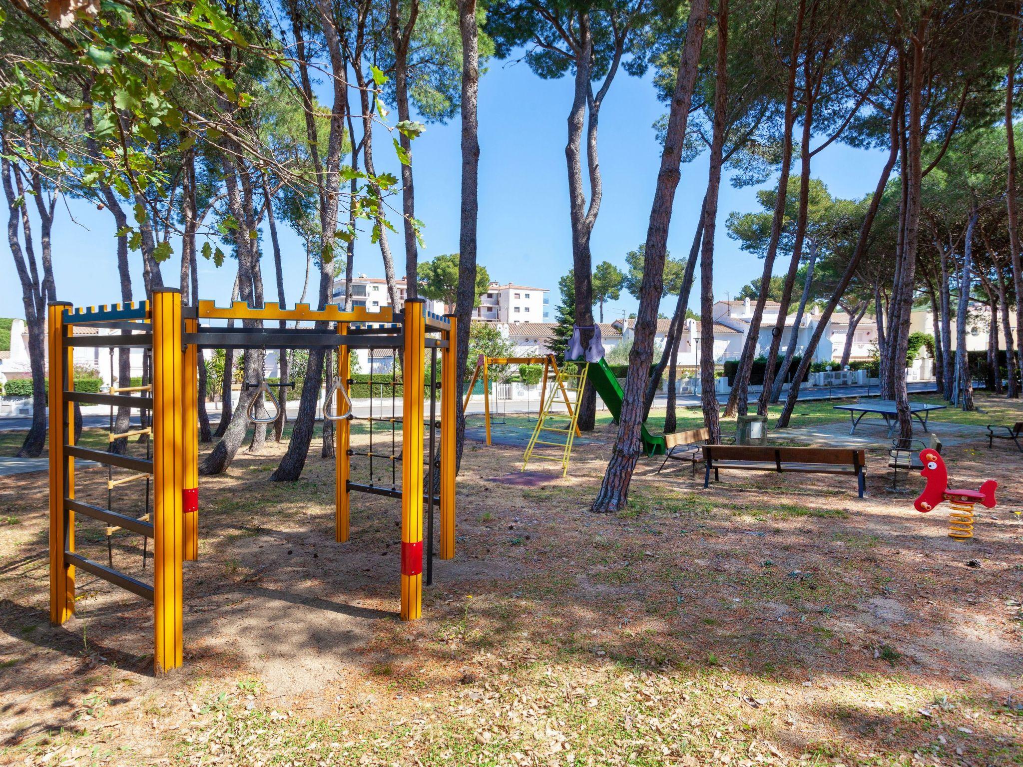 Foto 16 - Appartamento con 3 camere da letto a Castell-Platja d'Aro con piscina e vista mare