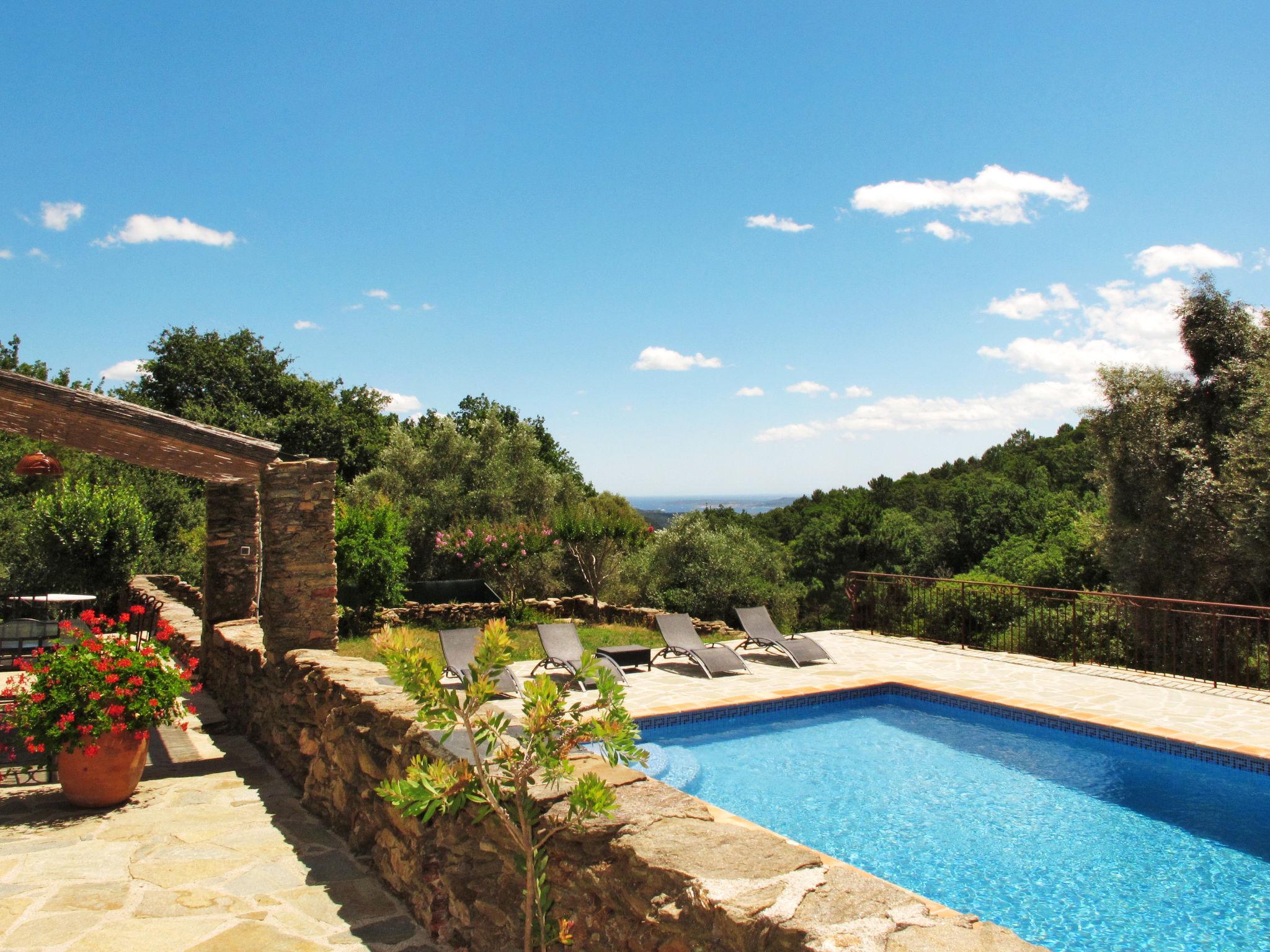 Foto 2 - Casa de 1 habitación en La Garde-Freinet con piscina privada y jardín