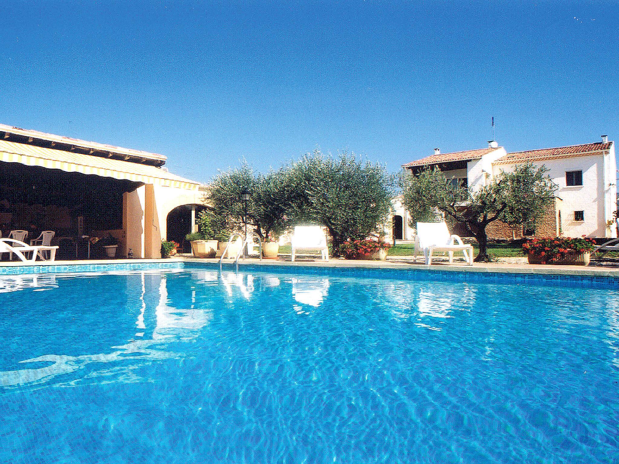 Photo 4 - Maison de 3 chambres à Cucuron avec piscine privée et jardin