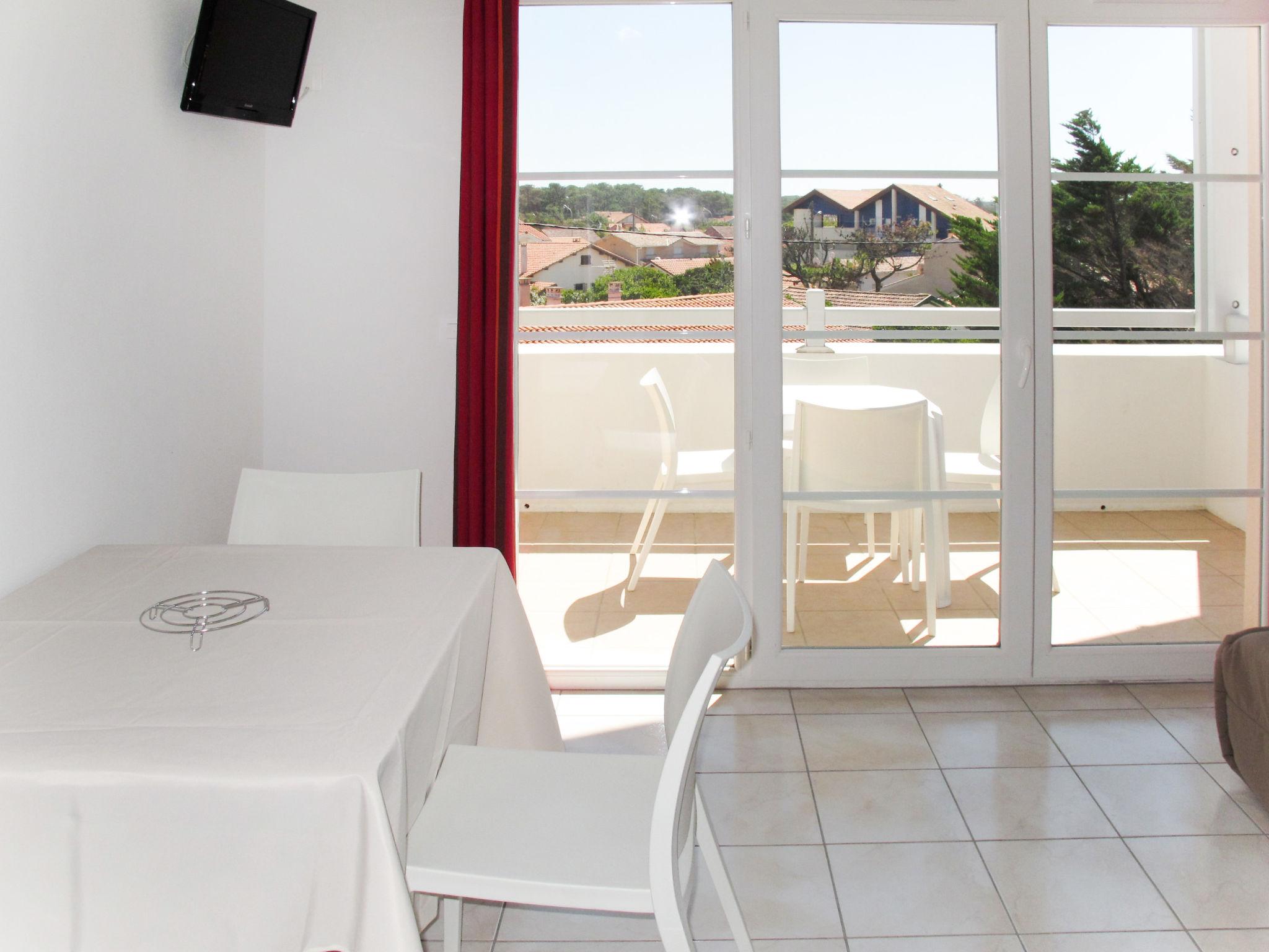 Photo 3 - 3 bedroom Apartment in Biscarrosse with swimming pool and garden