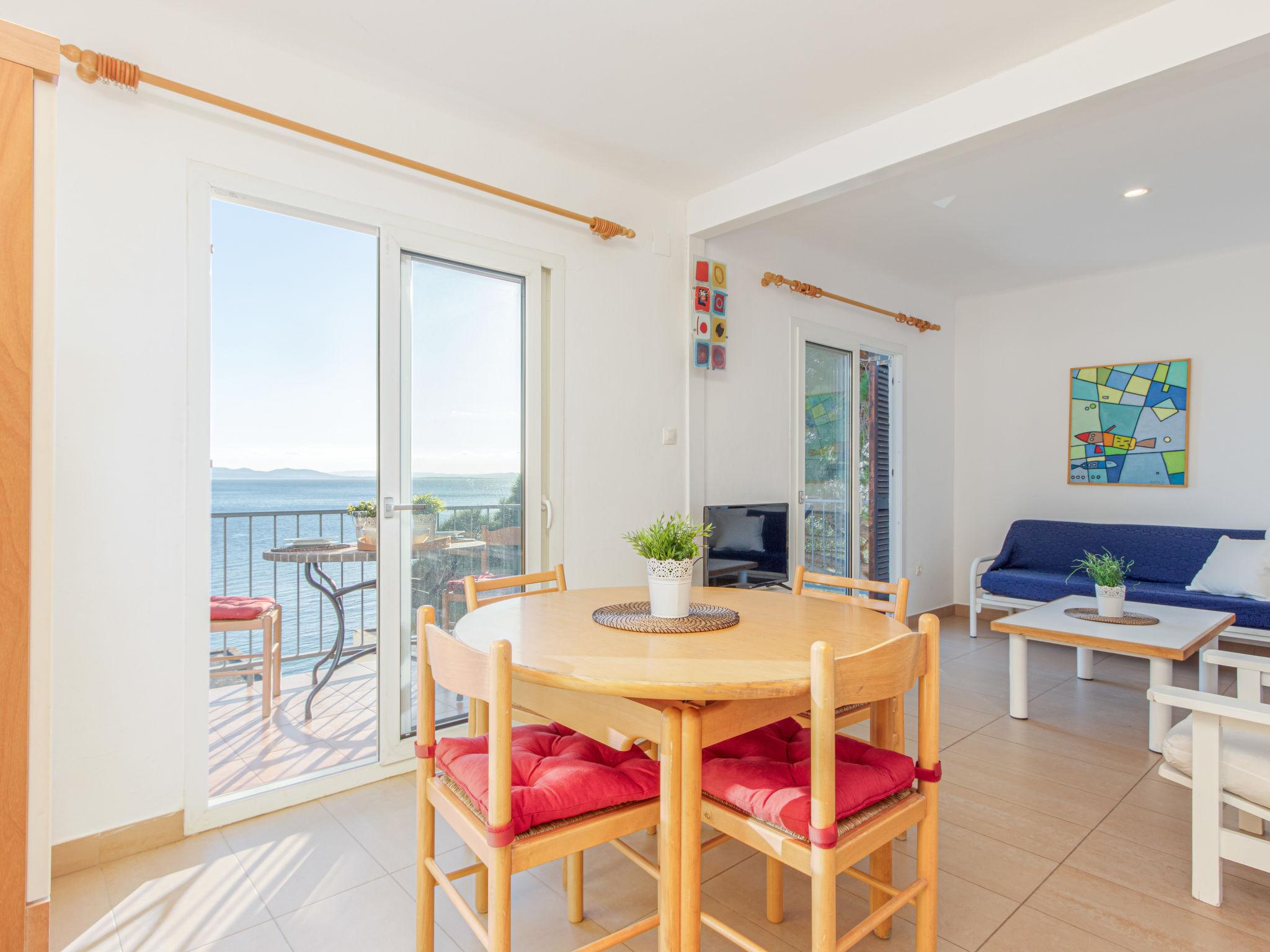 Photo 6 - Appartement de 3 chambres à Roses avec terrasse et vues à la mer