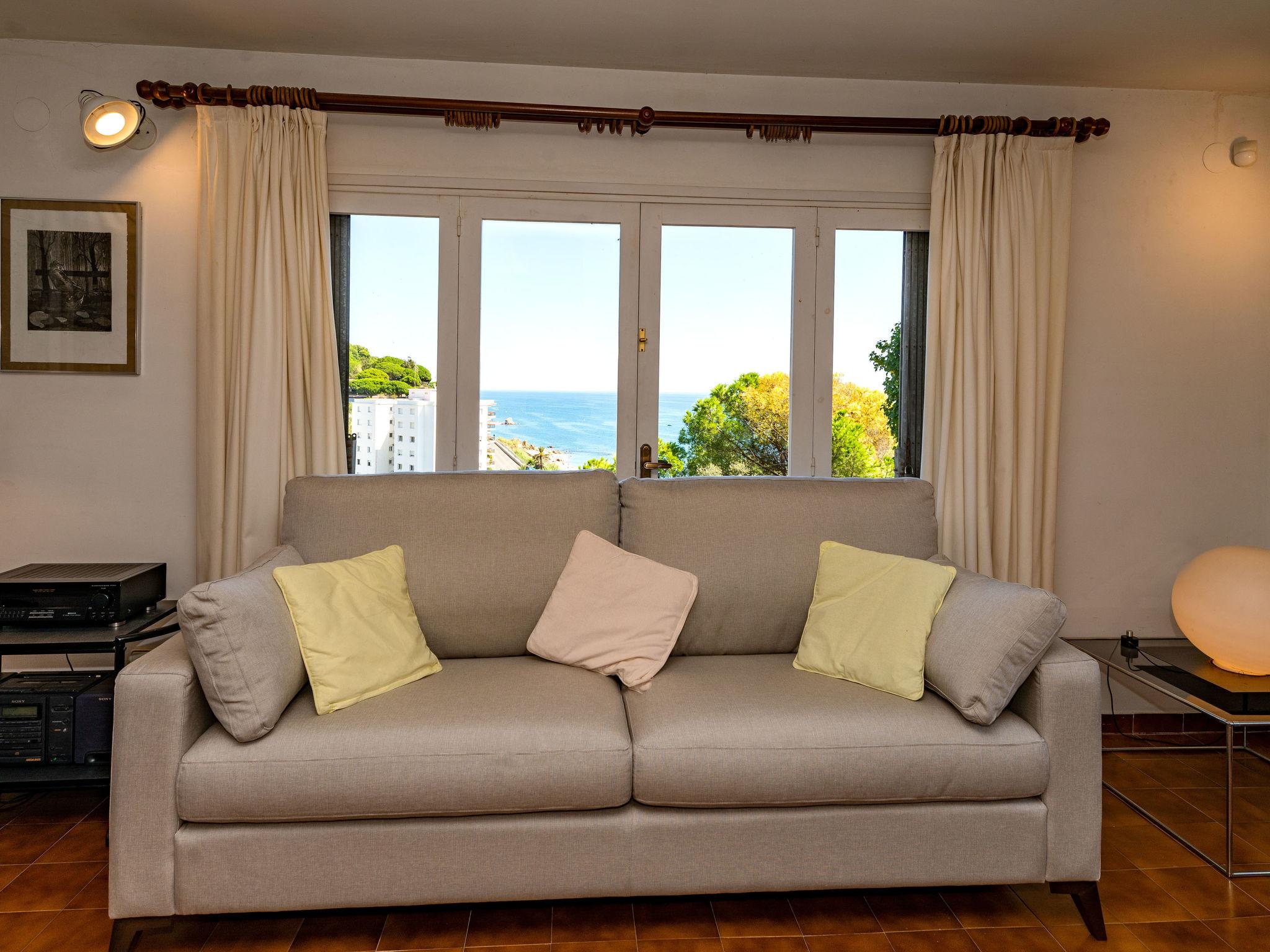 Foto 7 - Casa de 4 habitaciones en Sant Pol de Mar con jardín y vistas al mar