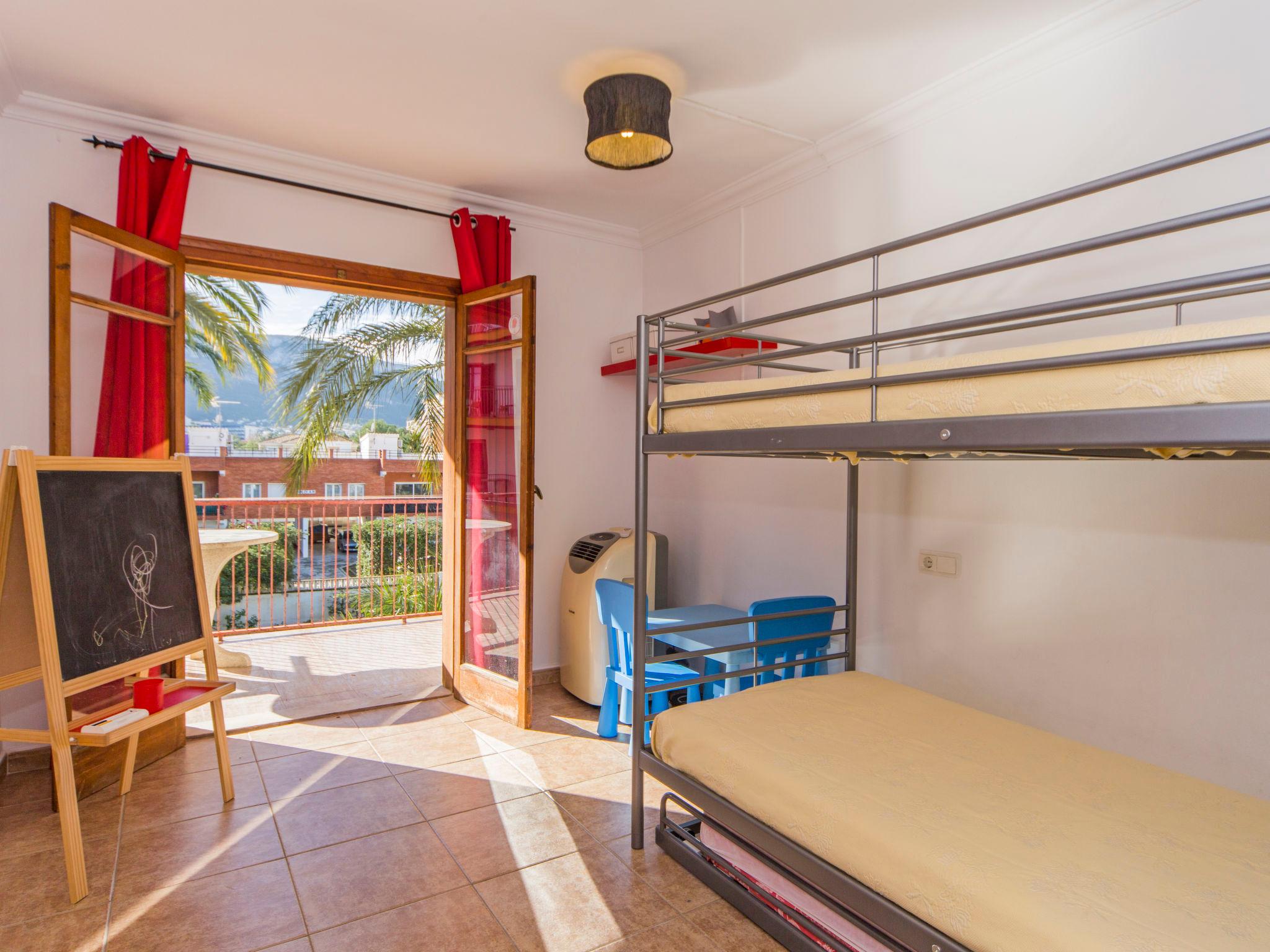 Foto 5 - Appartamento con 3 camere da letto a Dénia con giardino e vista mare