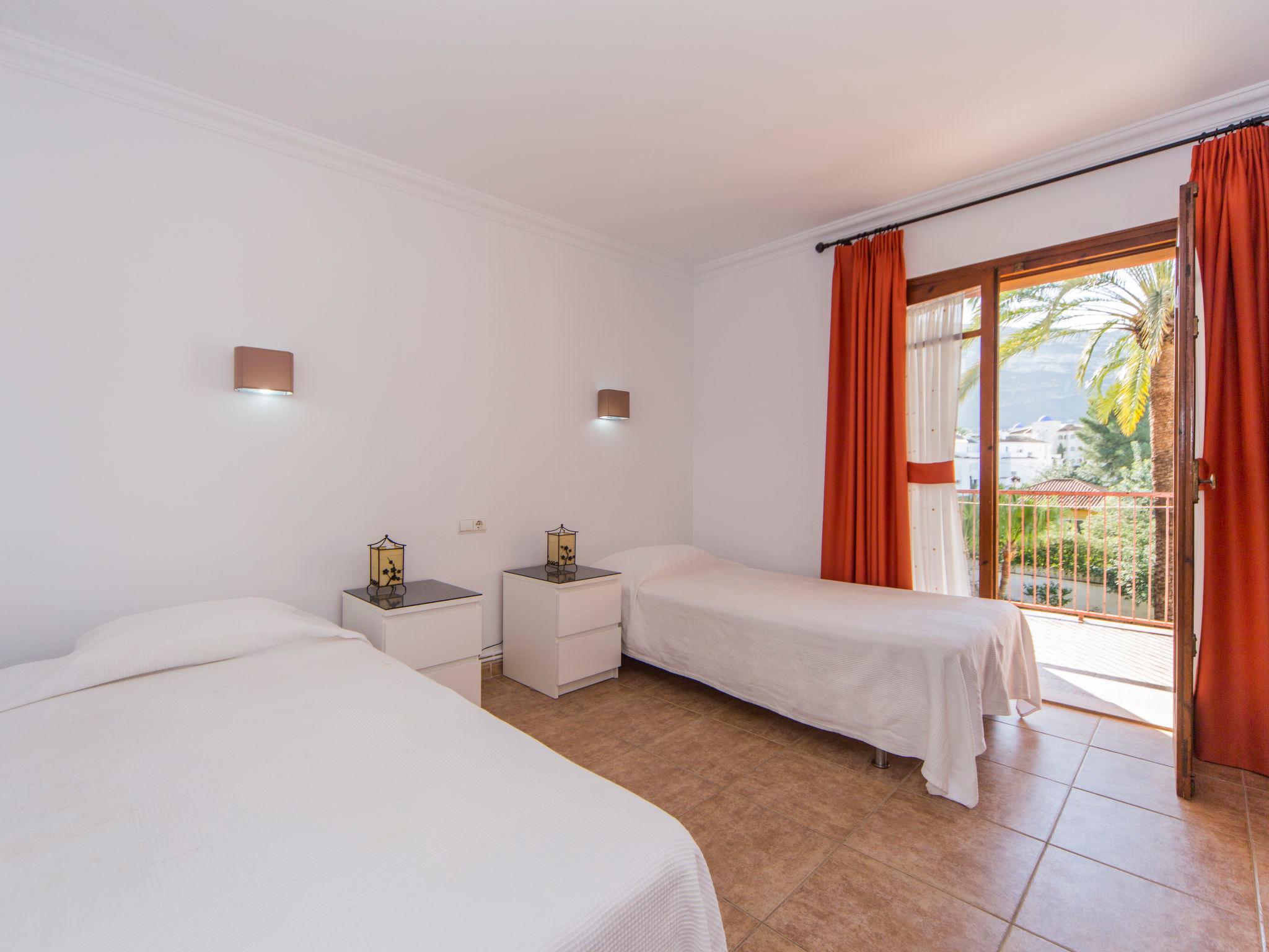 Foto 14 - Appartamento con 3 camere da letto a Dénia con giardino e vista mare