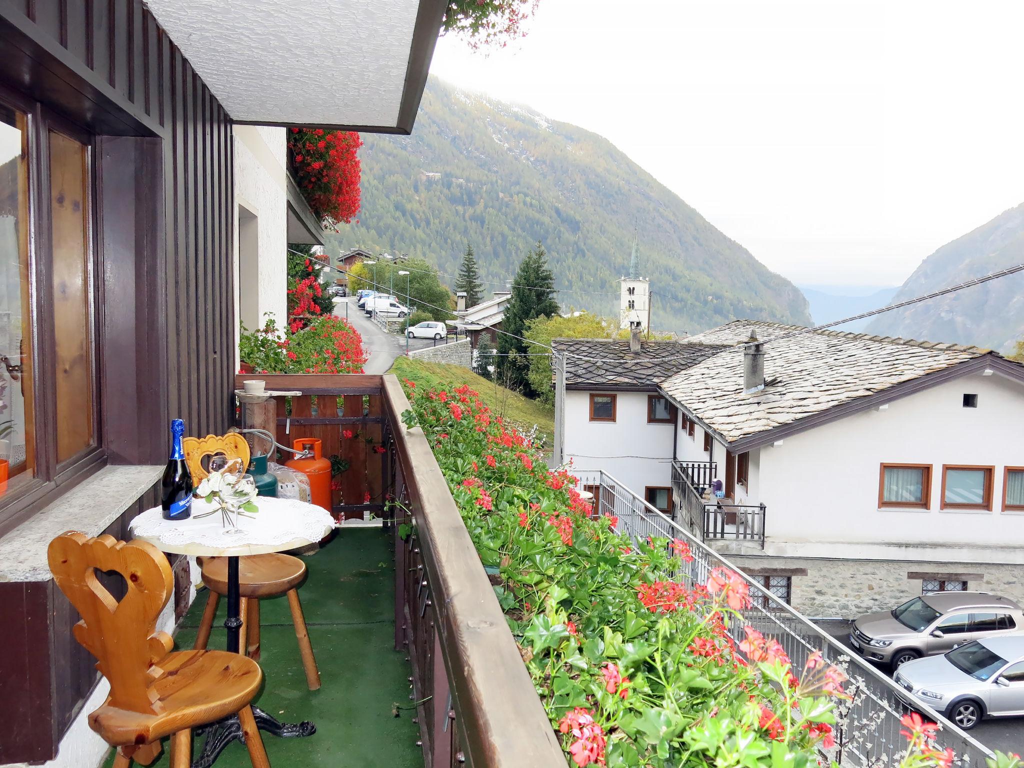 Foto 2 - Apartamento de 2 quartos em Valtournenche com terraço e vista para a montanha