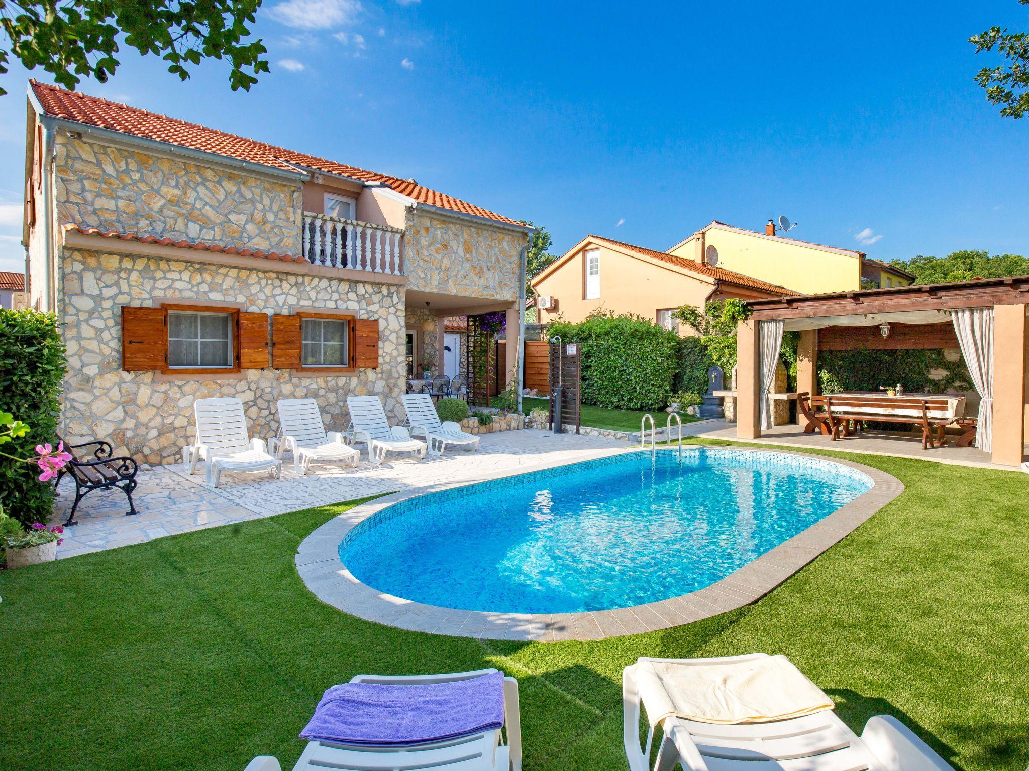 Photo 20 - Maison de 4 chambres à Dobrinj avec piscine privée et vues à la mer