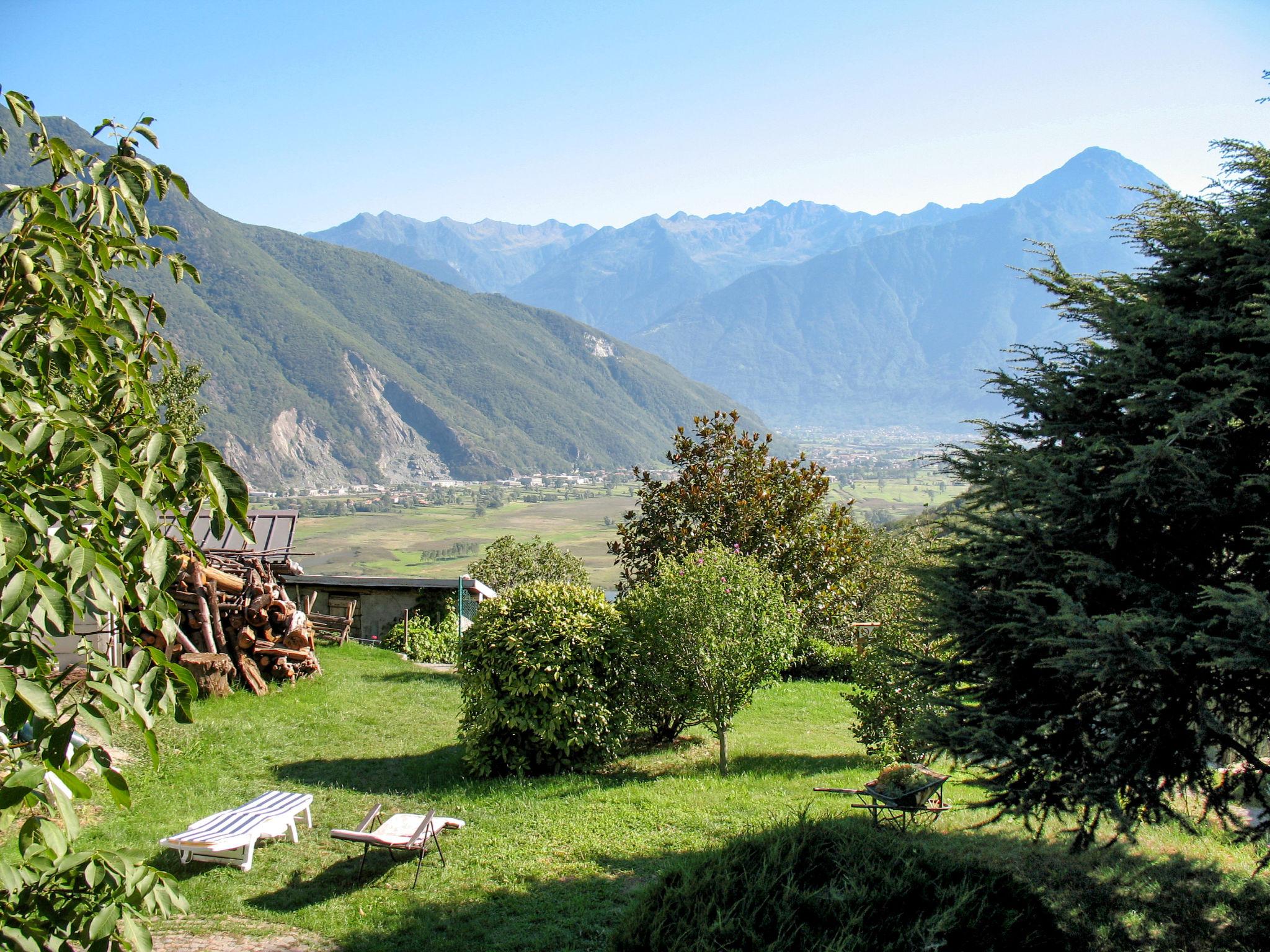 Foto 2 - Appartamento con 2 camere da letto a Sorico con giardino e vista sulle montagne