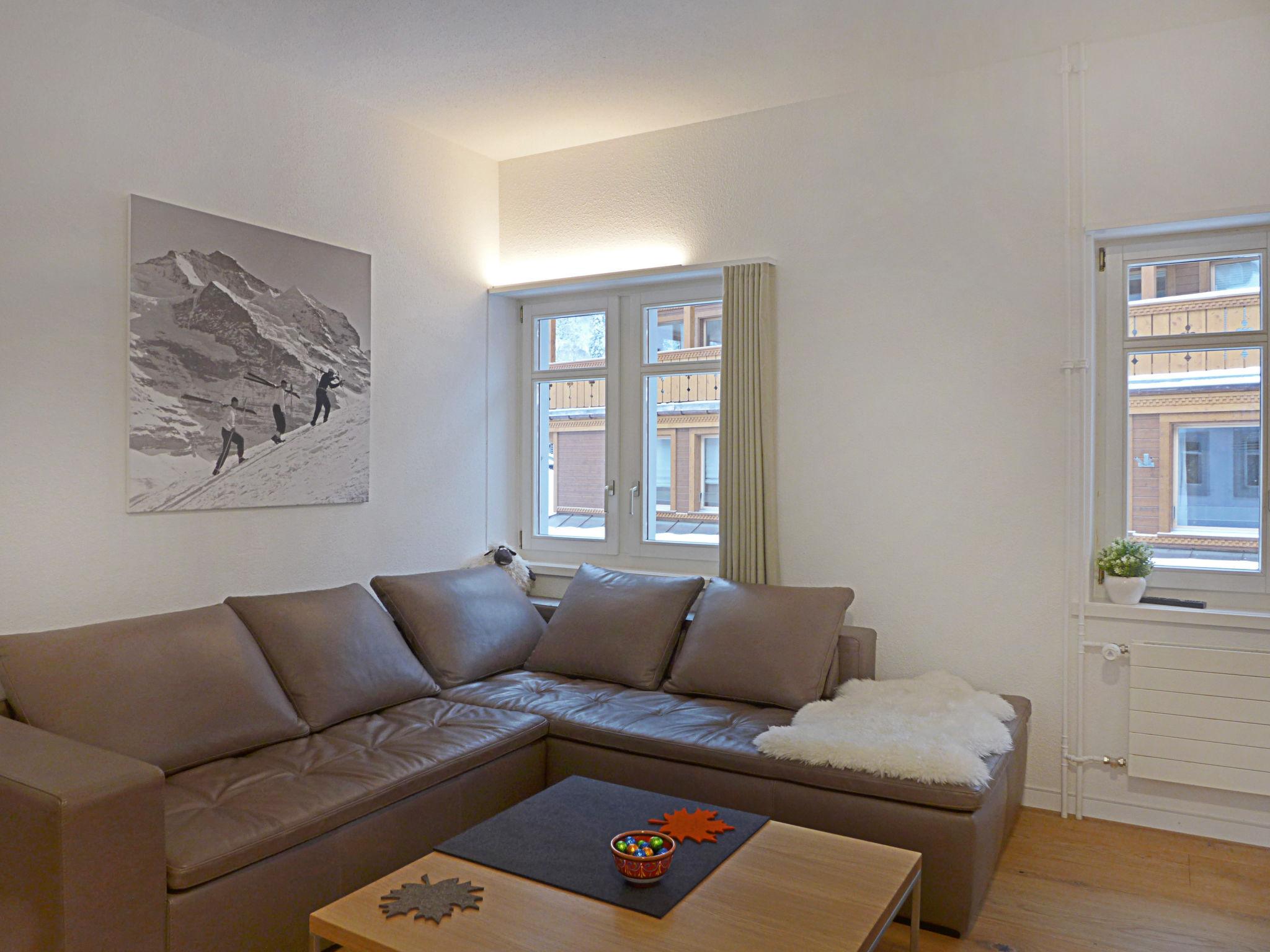 Foto 1 - Apartamento de 1 habitación en Lauterbrunnen con vistas a la montaña