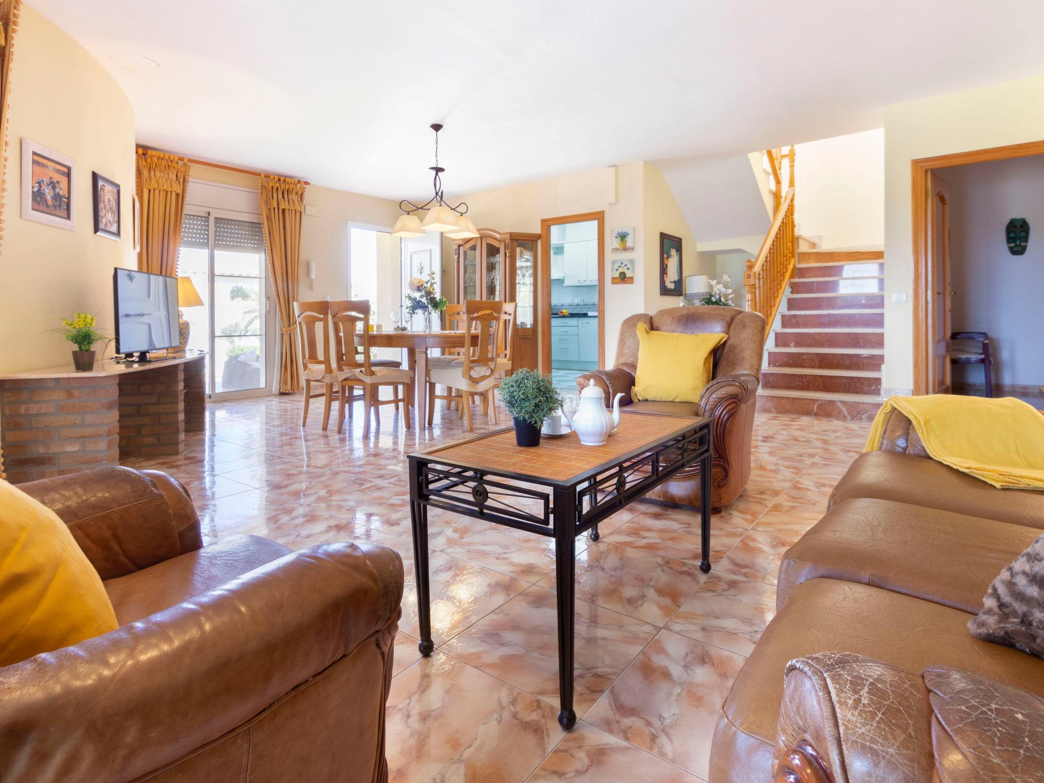 Photo 3 - 4 bedroom House in Deltebre with private pool and sea view