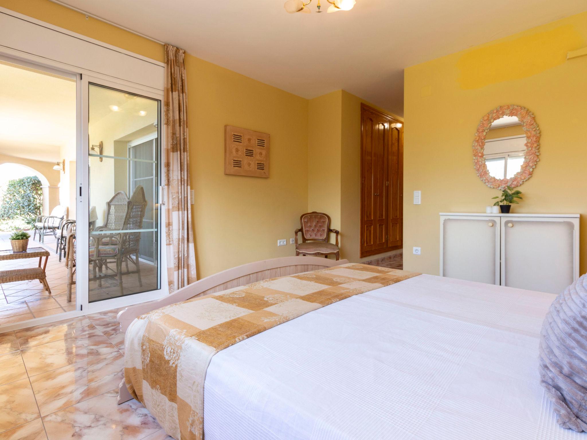 Photo 13 - 4 bedroom House in Deltebre with private pool and garden