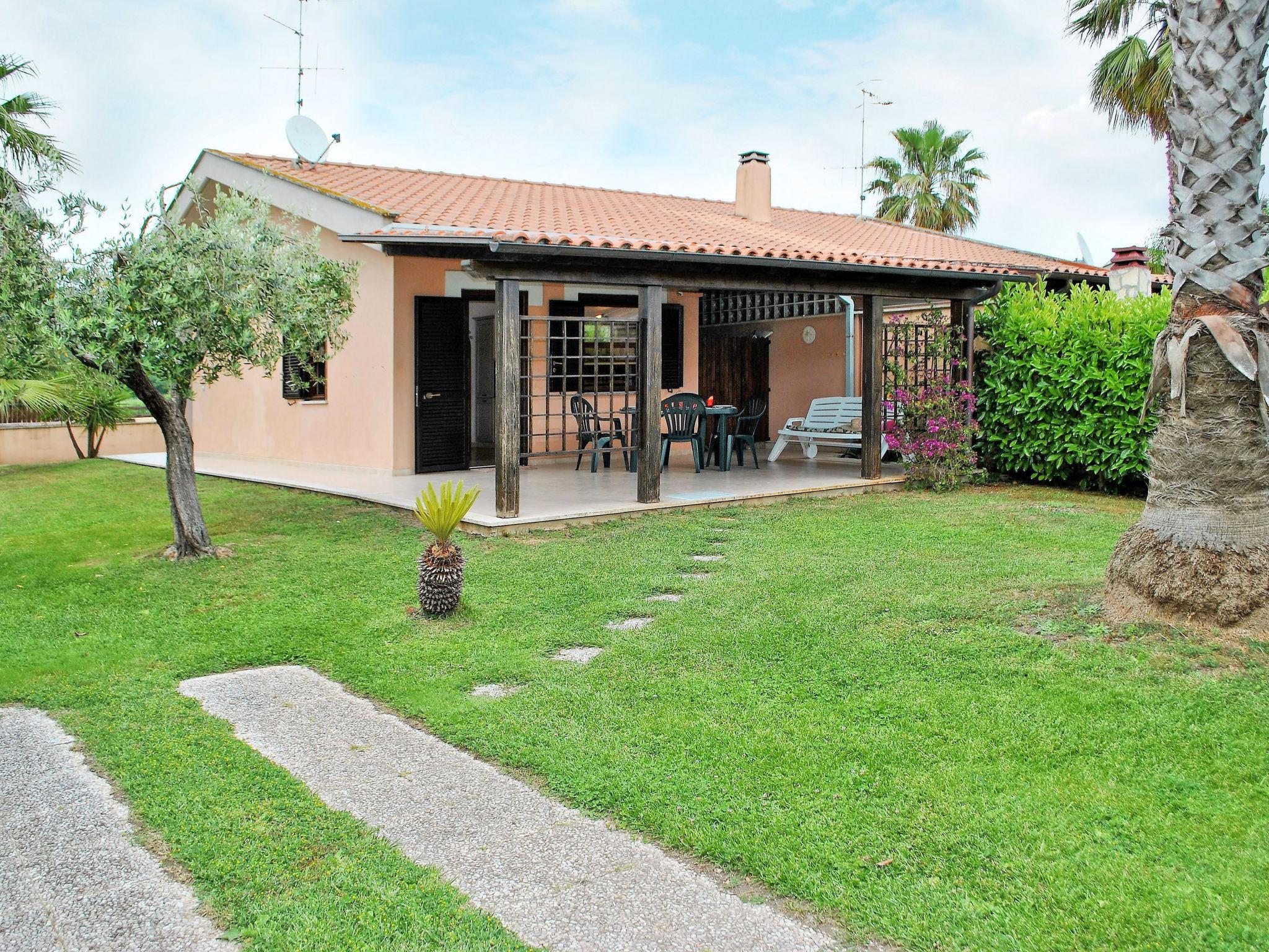 Photo 1 - Maison de 2 chambres à Fondi avec terrasse et vues à la mer