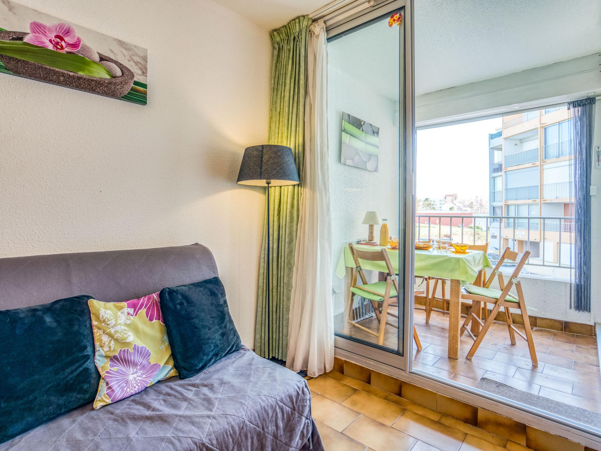 Foto 4 - Appartamento con 1 camera da letto a Agde con piscina e vista mare