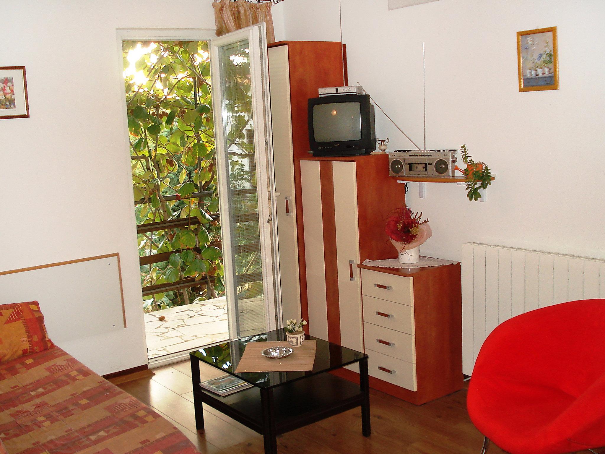 Foto 2 - Appartamento con 1 camera da letto a Marčana con giardino e vista mare
