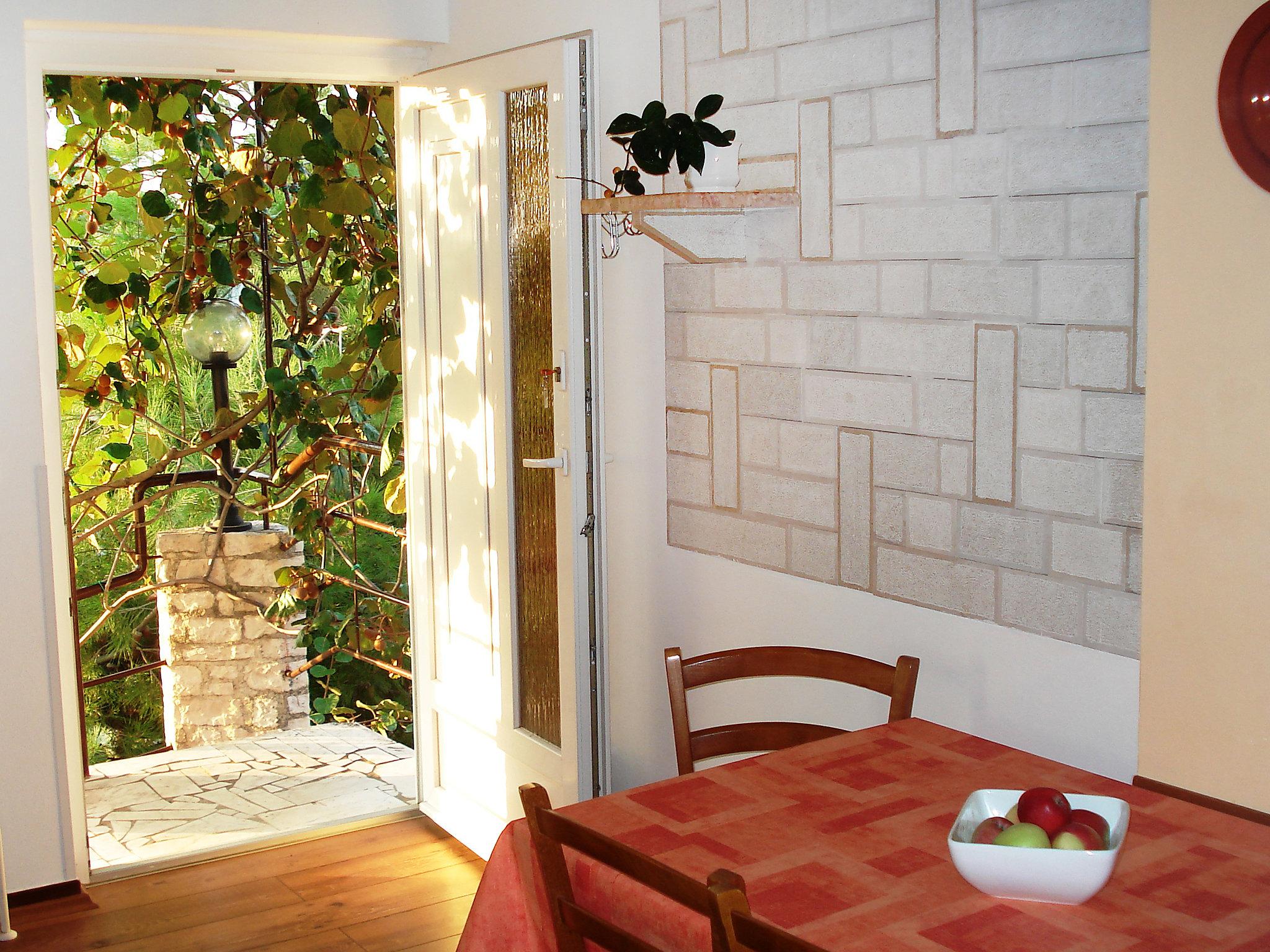 Foto 3 - Apartamento de 1 habitación en Marčana con jardín y vistas al mar