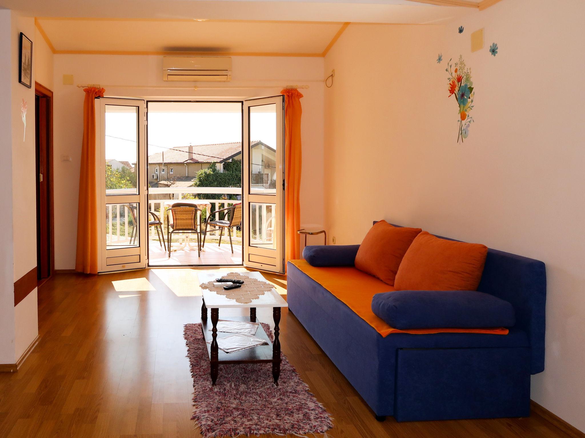 Foto 5 - Apartamento de 1 habitación en Gradac con vistas al mar