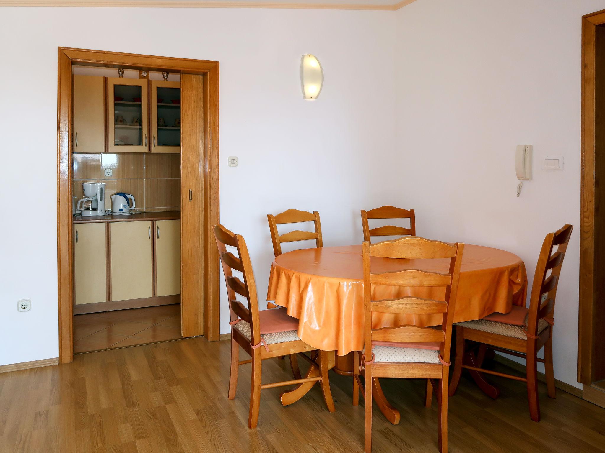 Foto 8 - Apartamento de 1 habitación en Gradac con vistas al mar