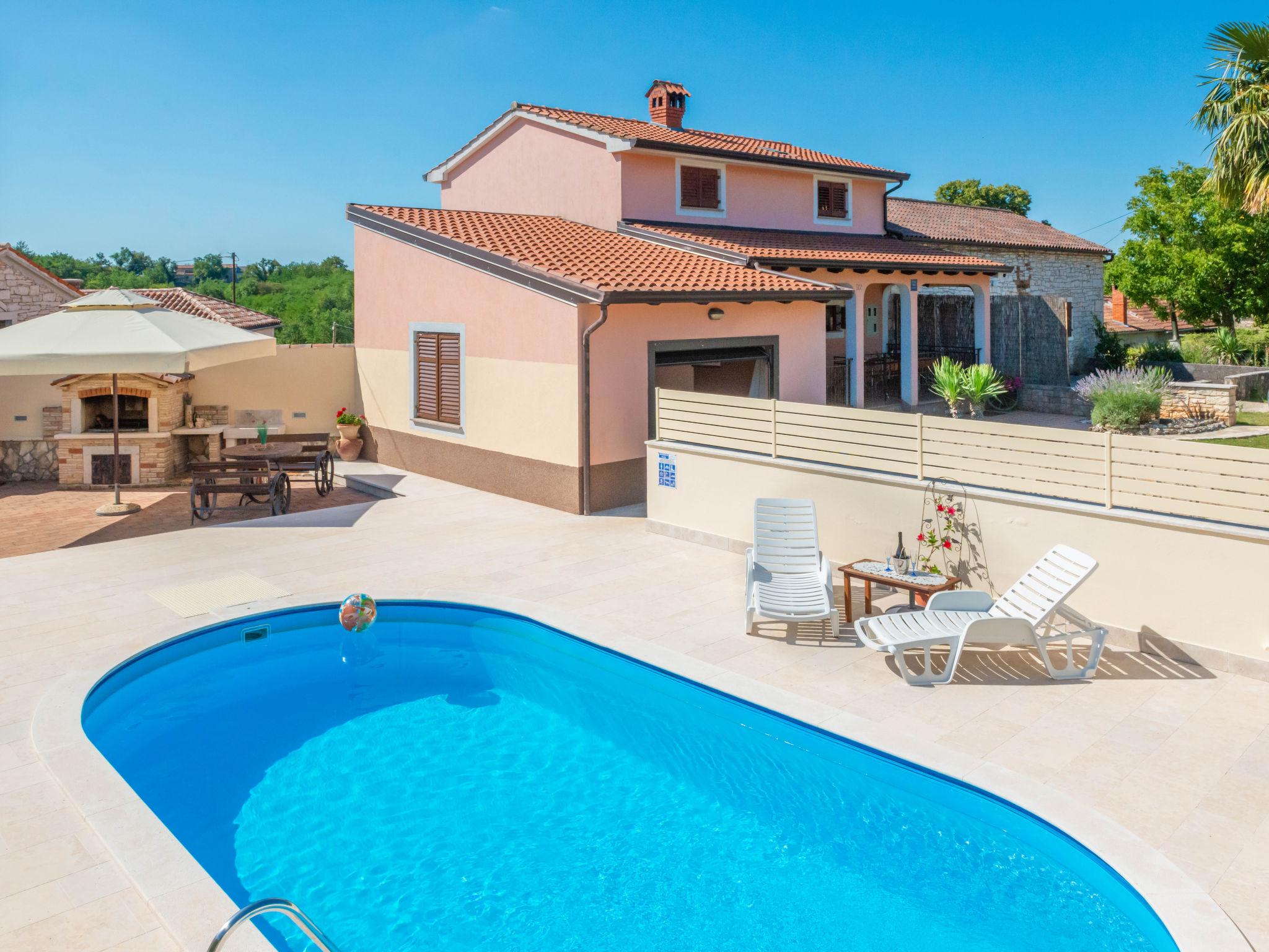 Photo 16 - Maison de 3 chambres à Tinjan avec piscine privée et jardin