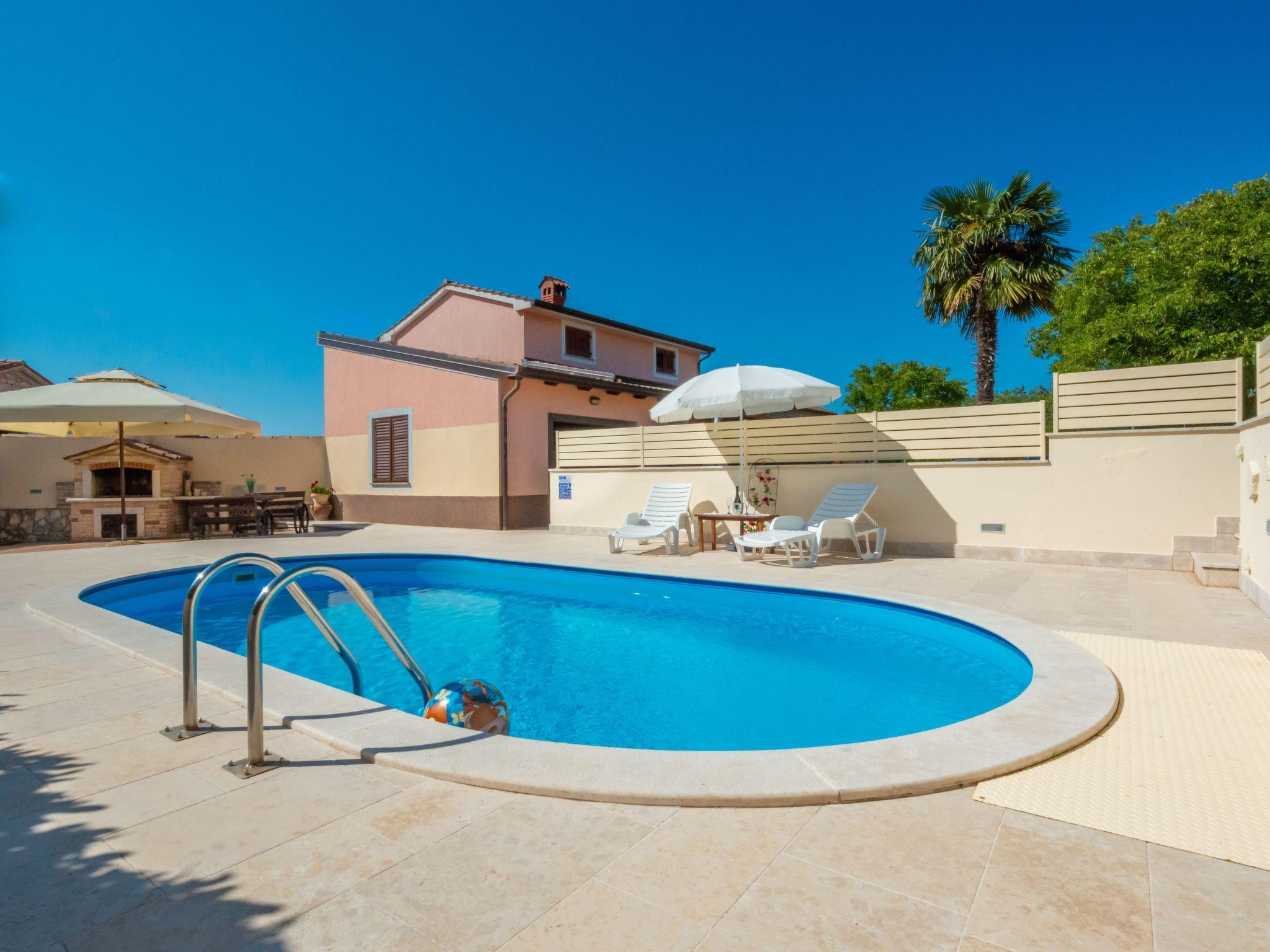 Photo 1 - Maison de 3 chambres à Tinjan avec piscine privée et terrasse