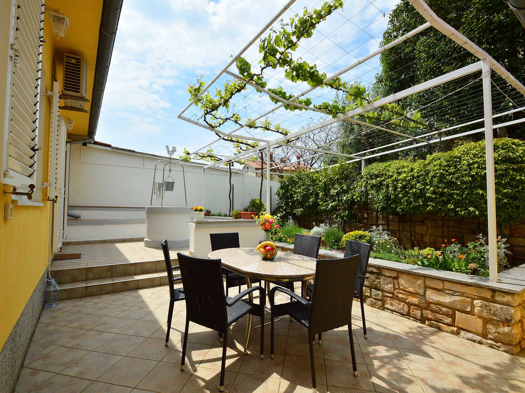 Foto 18 - Casa de 3 quartos em Pula com piscina privada e jardim