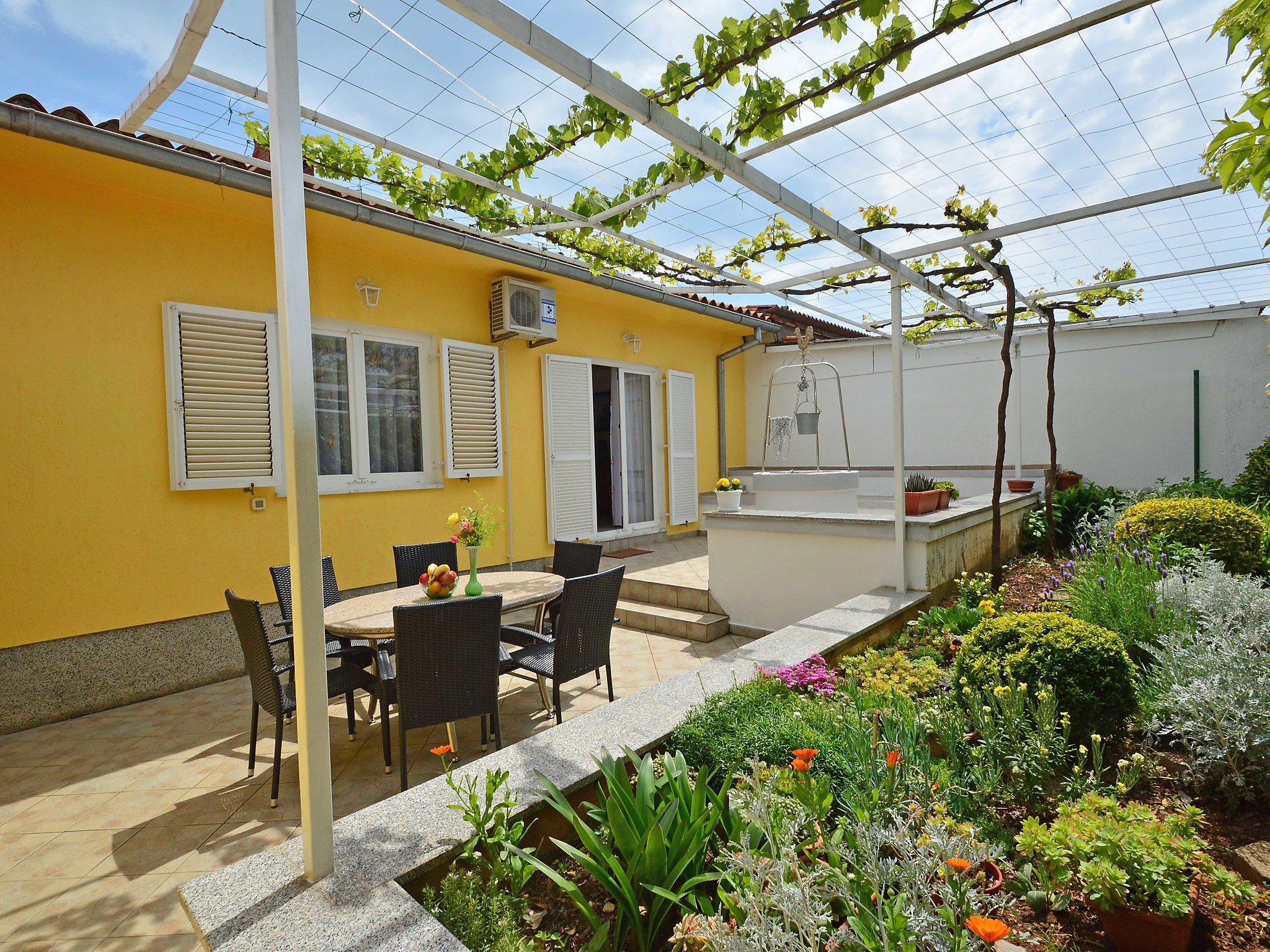 Photo 5 - 3 bedroom House in Pula with private pool and garden