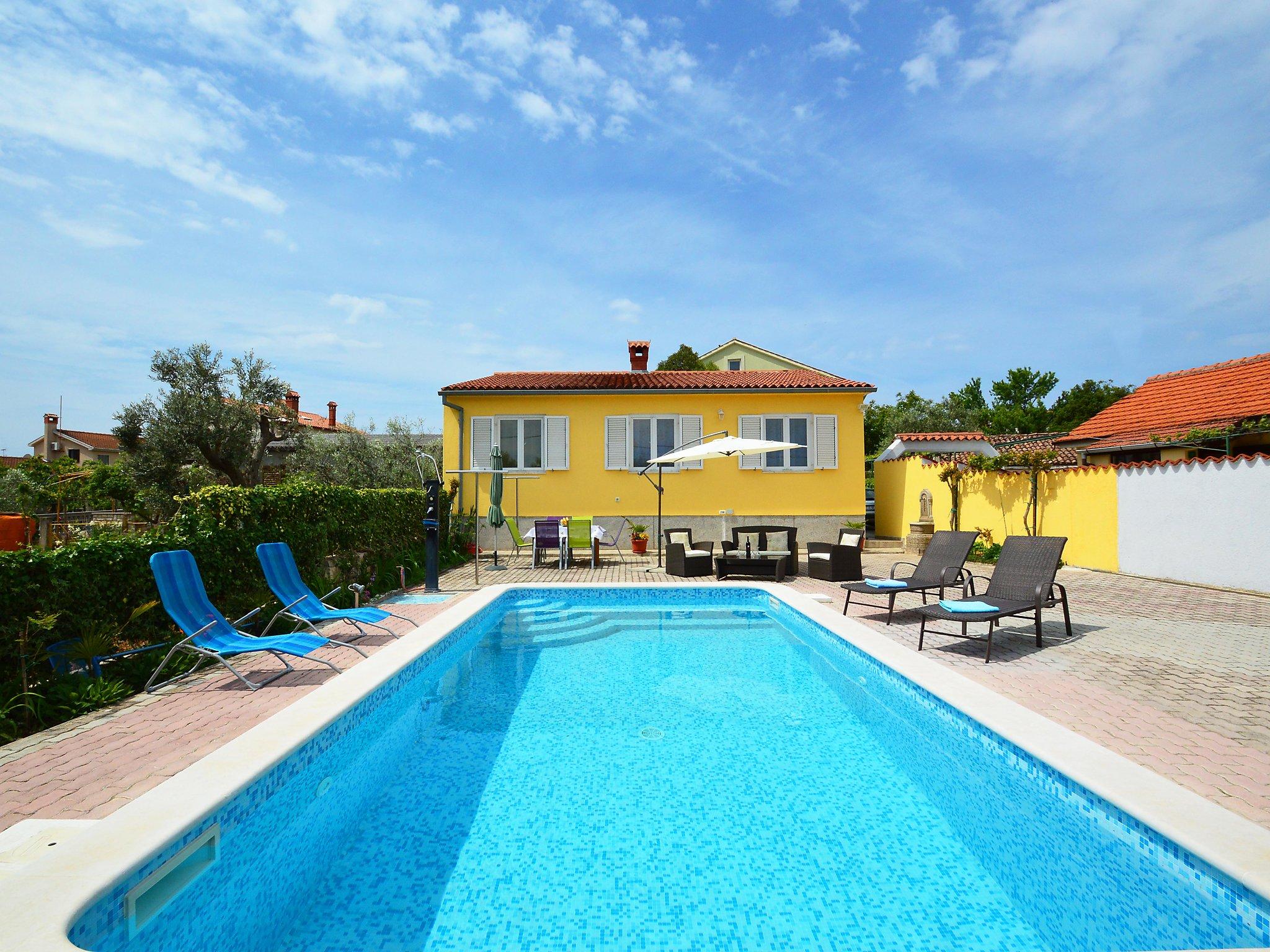 Photo 1 - Maison de 3 chambres à Pula avec piscine privée et jardin