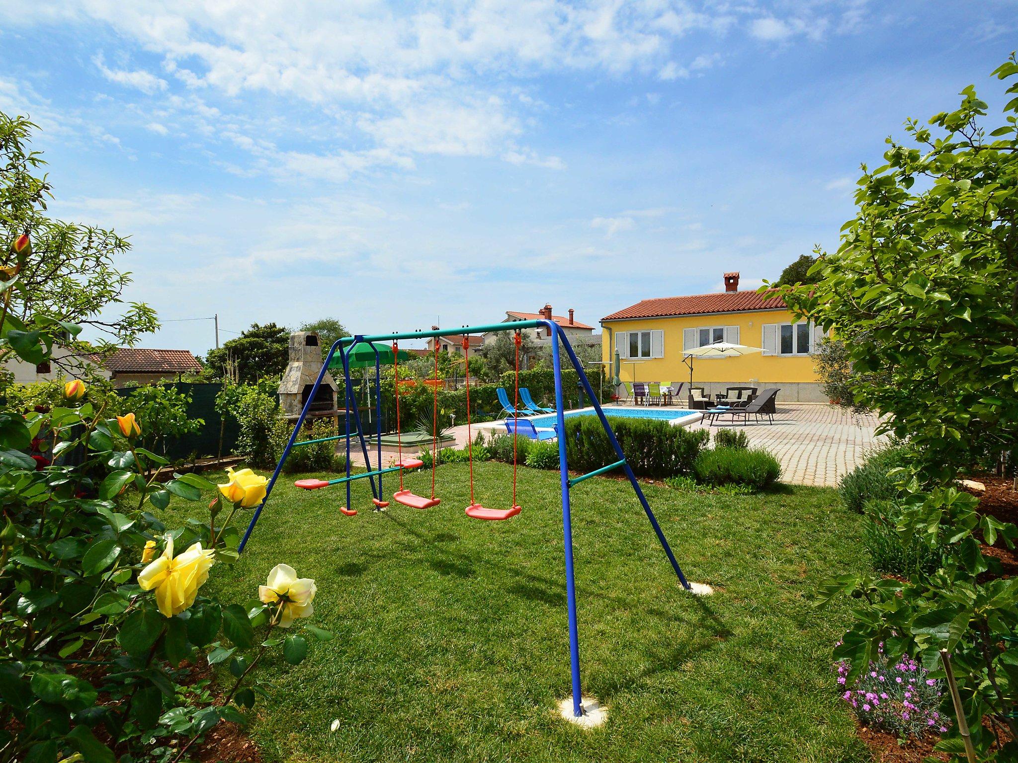 Foto 16 - Casa de 3 quartos em Pula com piscina privada e jardim