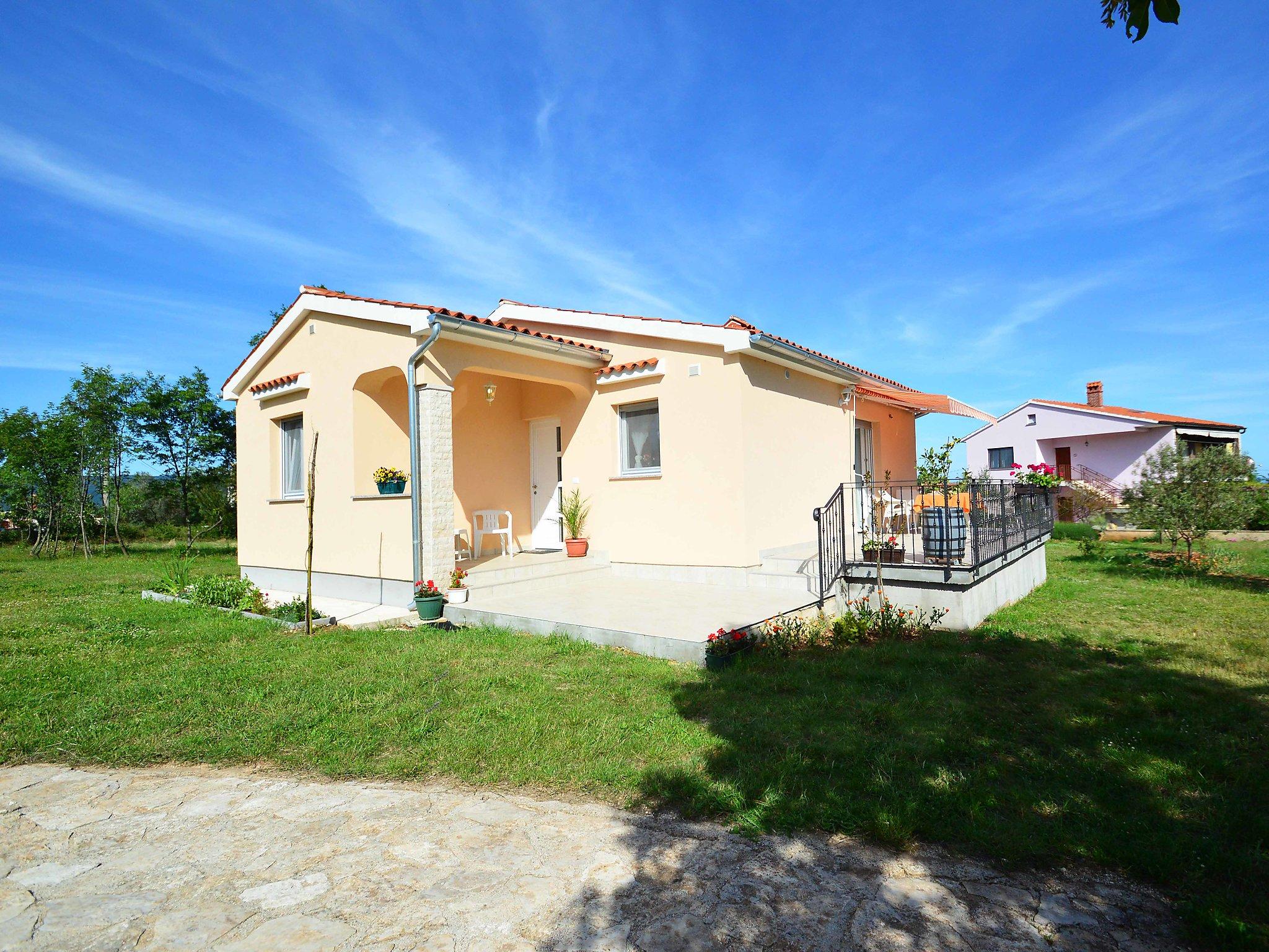 Photo 1 - Maison de 2 chambres à Marčana avec jardin et terrasse