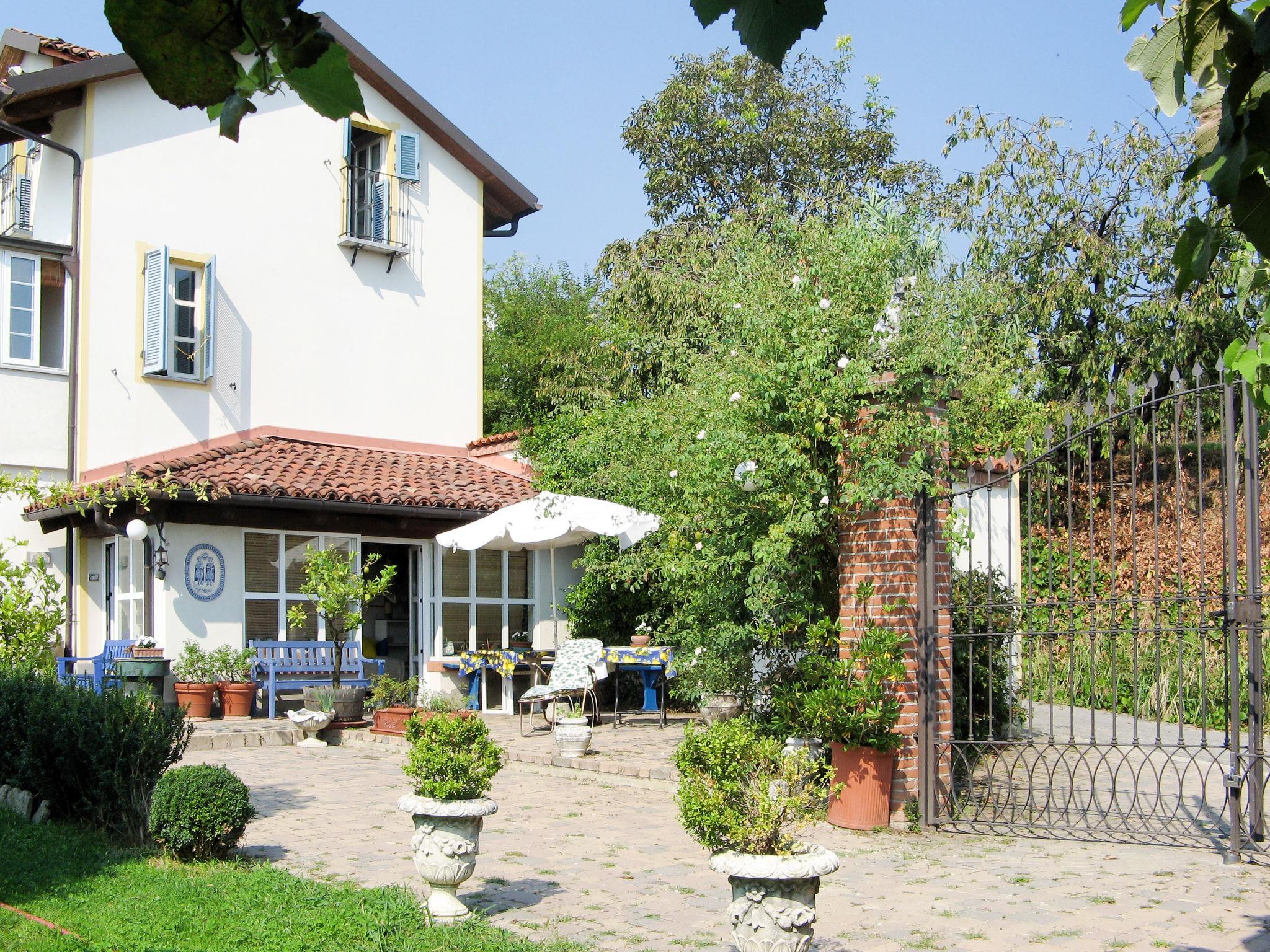 Foto 1 - Casa con 3 camere da letto a San Damiano d'Asti con piscina e giardino