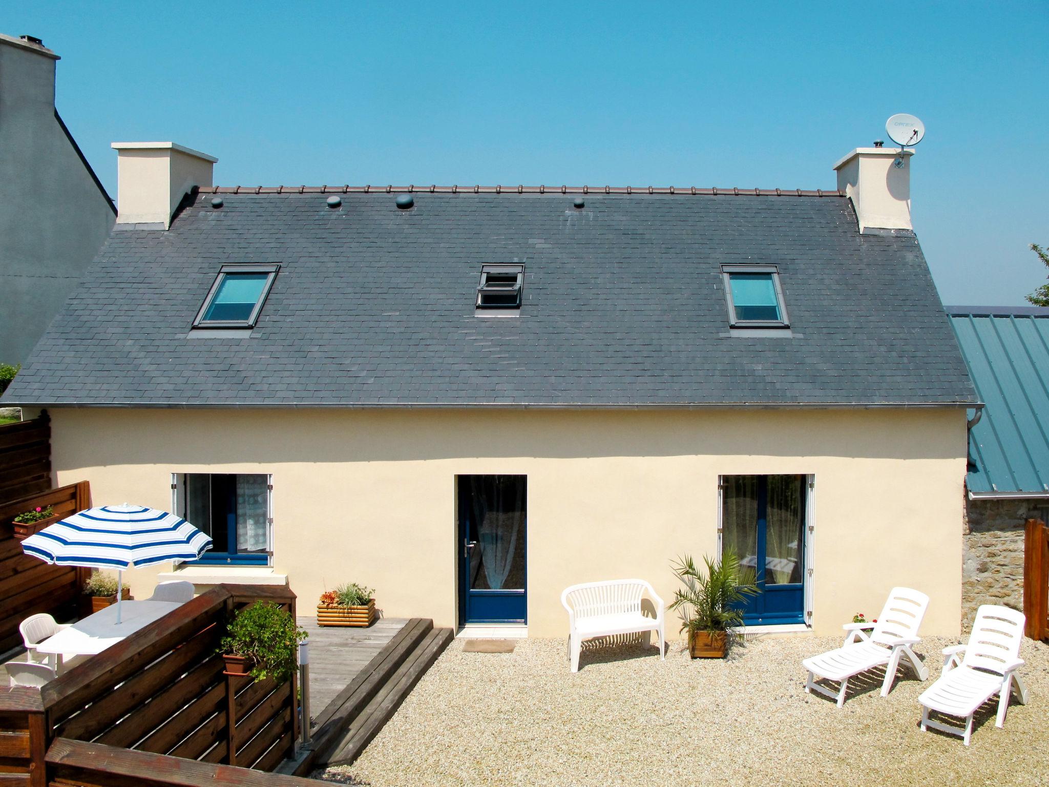 Photo 19 - Maison de 2 chambres à Plounévez-Lochrist avec terrasse et vues à la mer