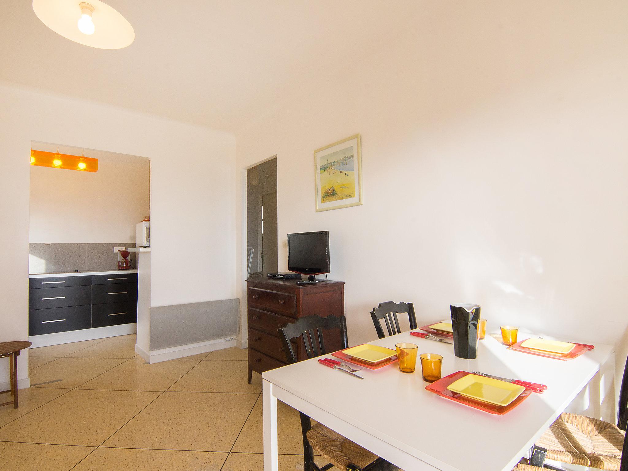 Foto 5 - Apartment mit 1 Schlafzimmer in Cavalaire-sur-Mer