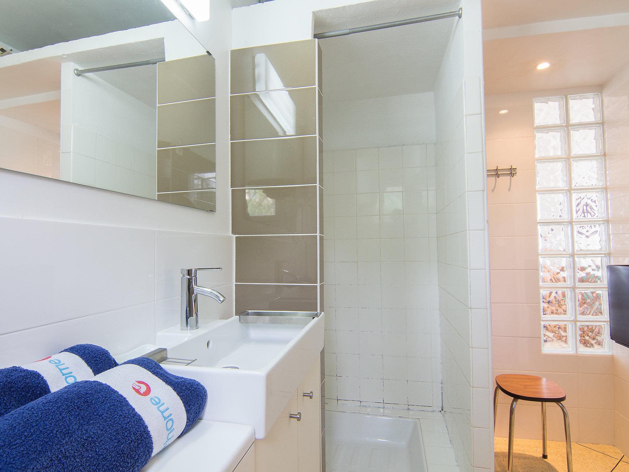 Foto 11 - Apartment mit 1 Schlafzimmer in Cavalaire-sur-Mer