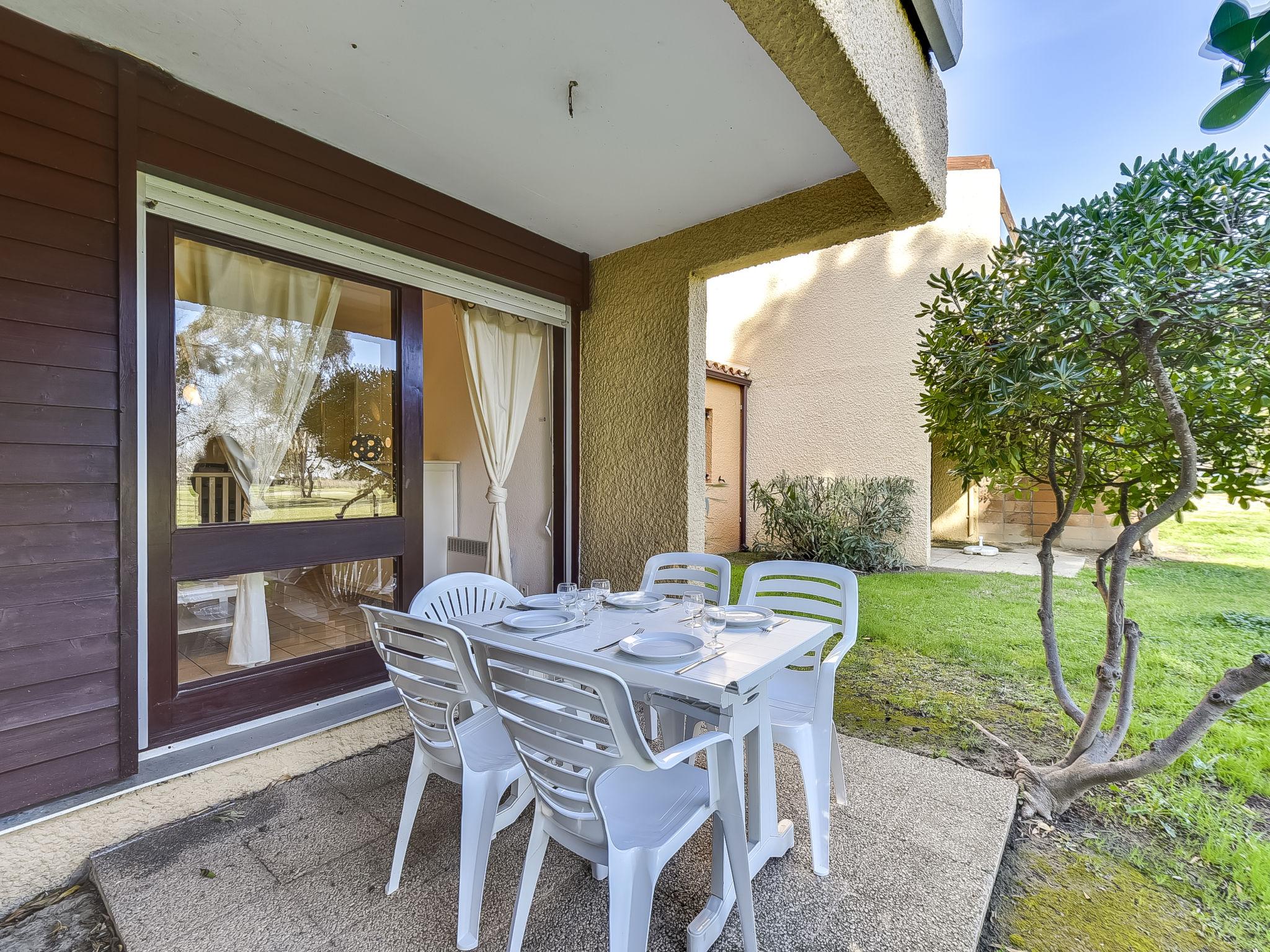 Foto 5 - Appartamento con 1 camera da letto a Saint-Cyprien con piscina e vista mare