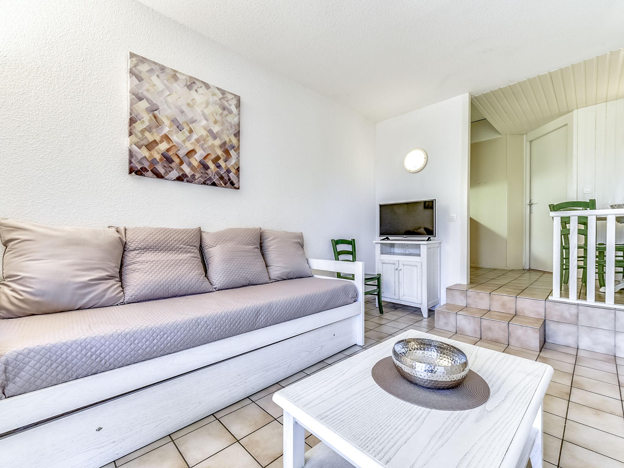 Foto 3 - Apartment mit 1 Schlafzimmer in Saint-Cyprien mit schwimmbad und blick aufs meer