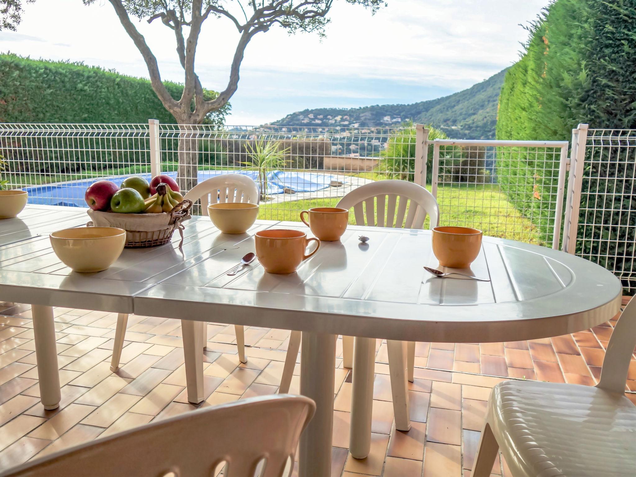 Foto 20 - Casa con 3 camere da letto a Cavalaire-sur-Mer con piscina privata e giardino