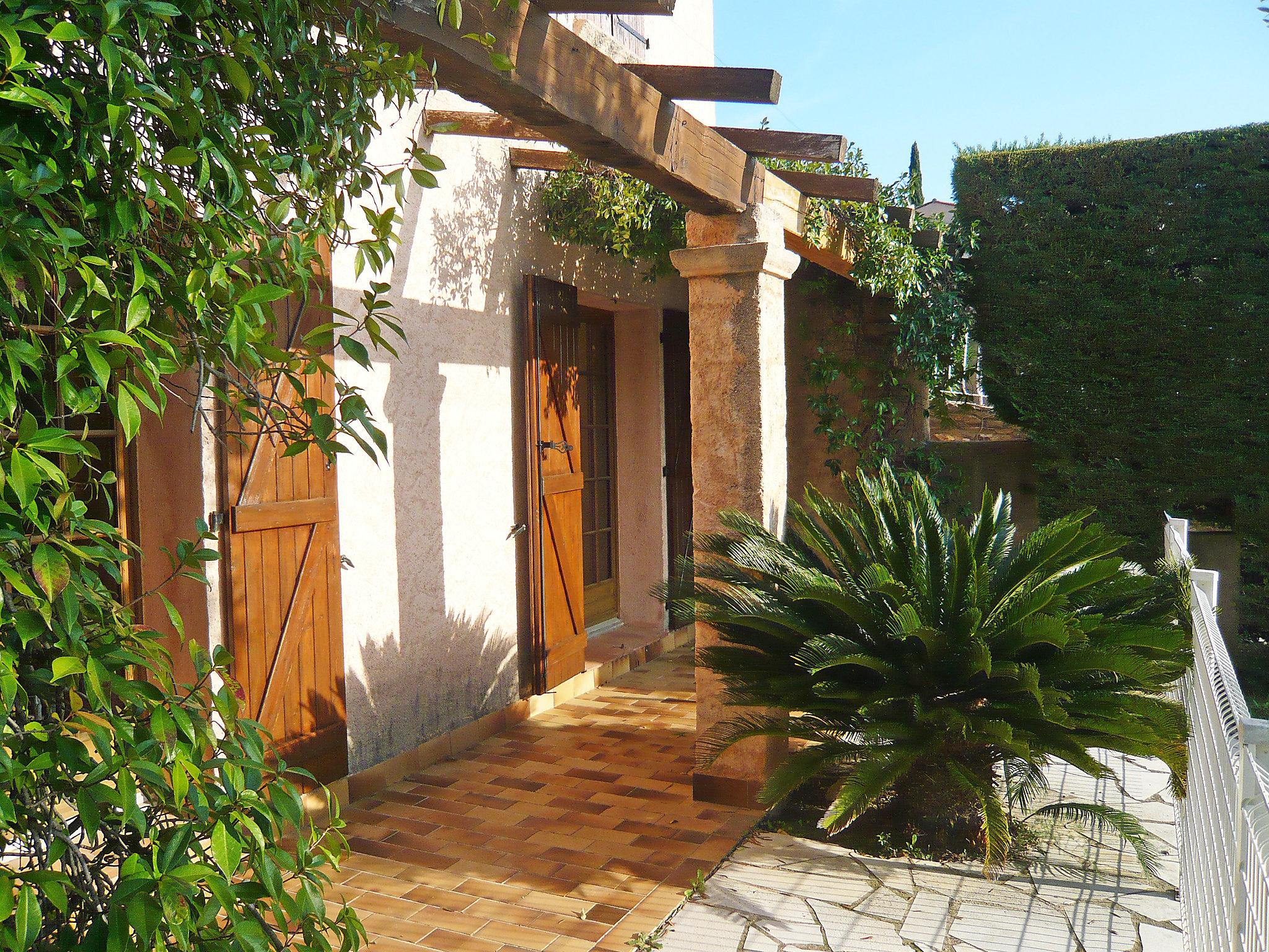 Photo 21 - Maison de 3 chambres à Cavalaire-sur-Mer avec piscine privée et vues à la mer