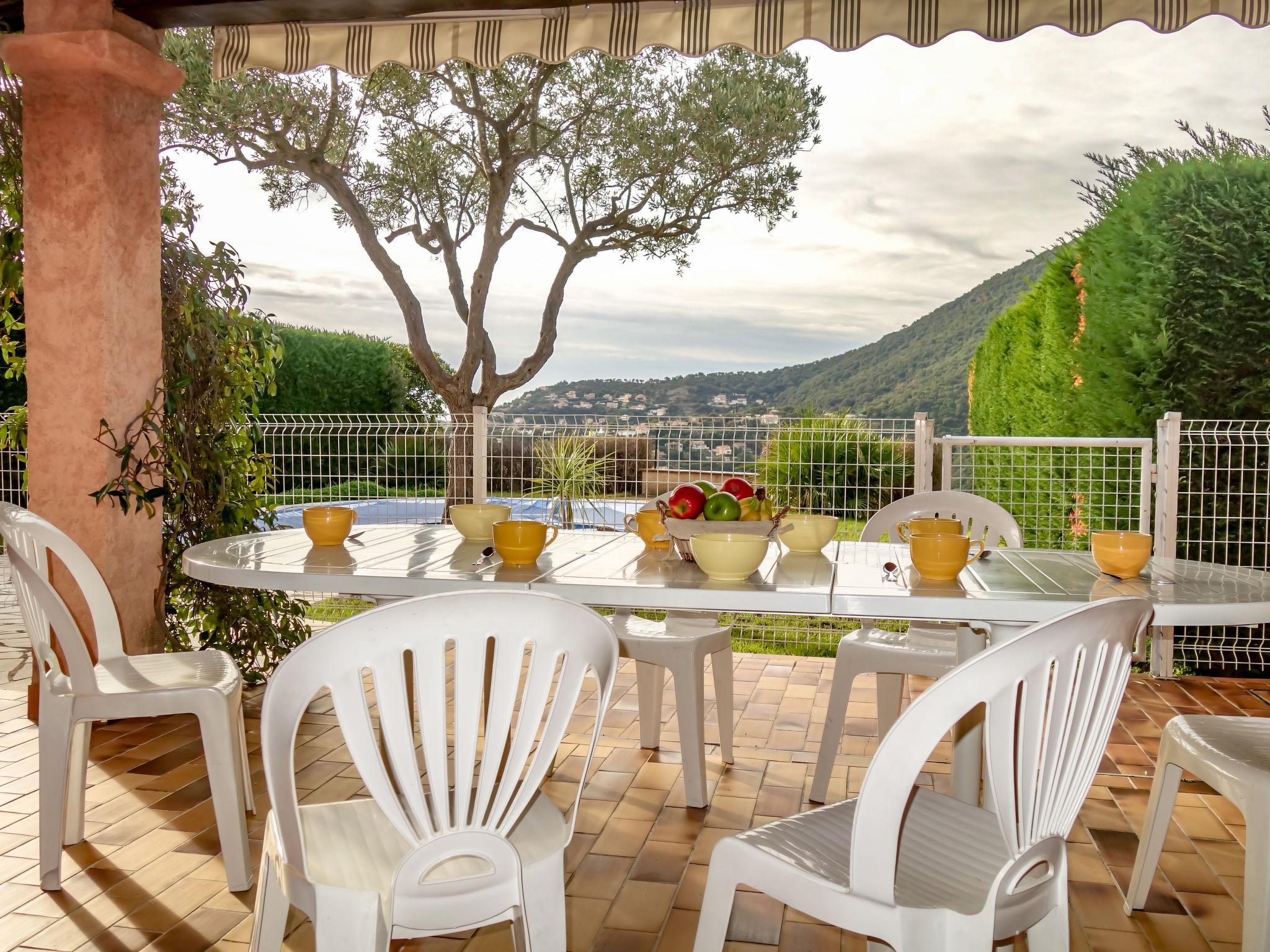 Foto 3 - Casa con 3 camere da letto a Cavalaire-sur-Mer con piscina privata e vista mare