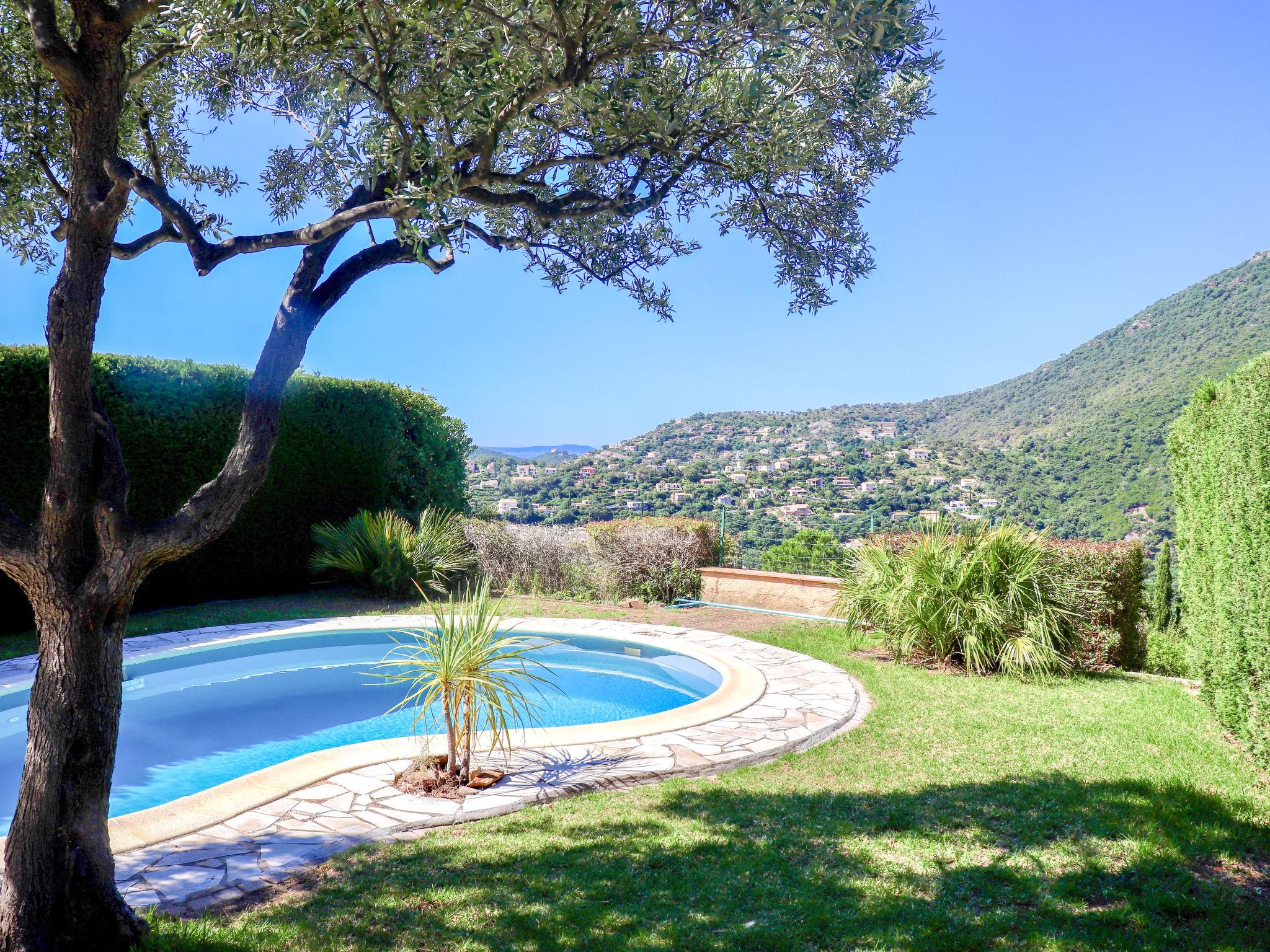 Foto 5 - Casa de 3 habitaciones en Cavalaire-sur-Mer con piscina privada y jardín