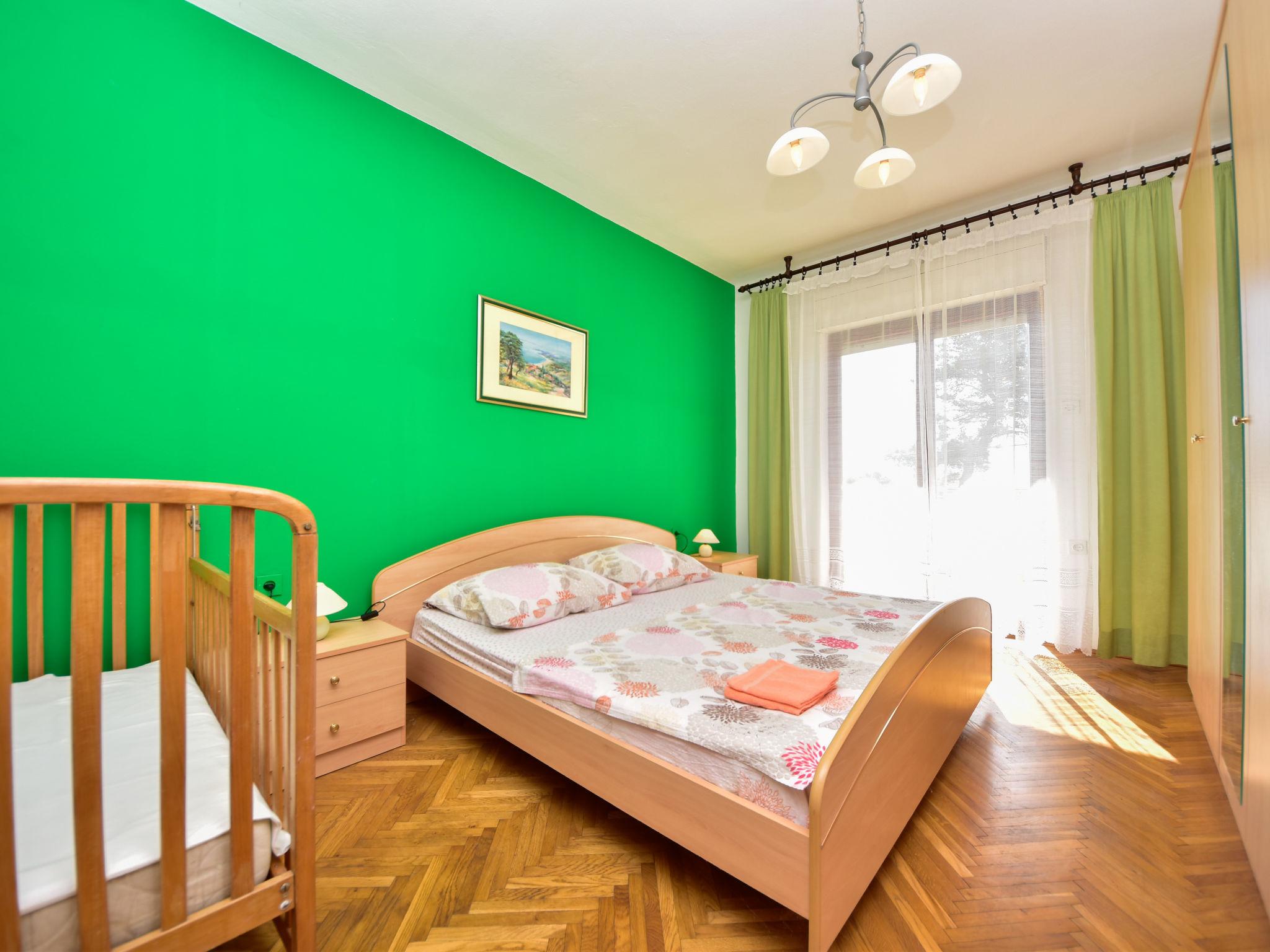 Foto 3 - Apartment mit 3 Schlafzimmern in Vir mit terrasse