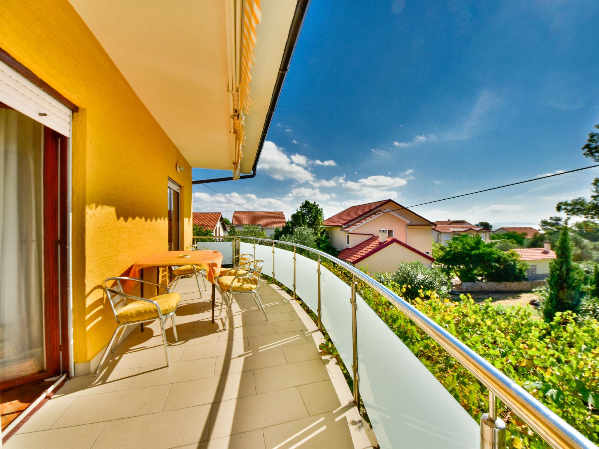 Photo 2 - 3 bedroom Apartment in Vir with garden and terrace