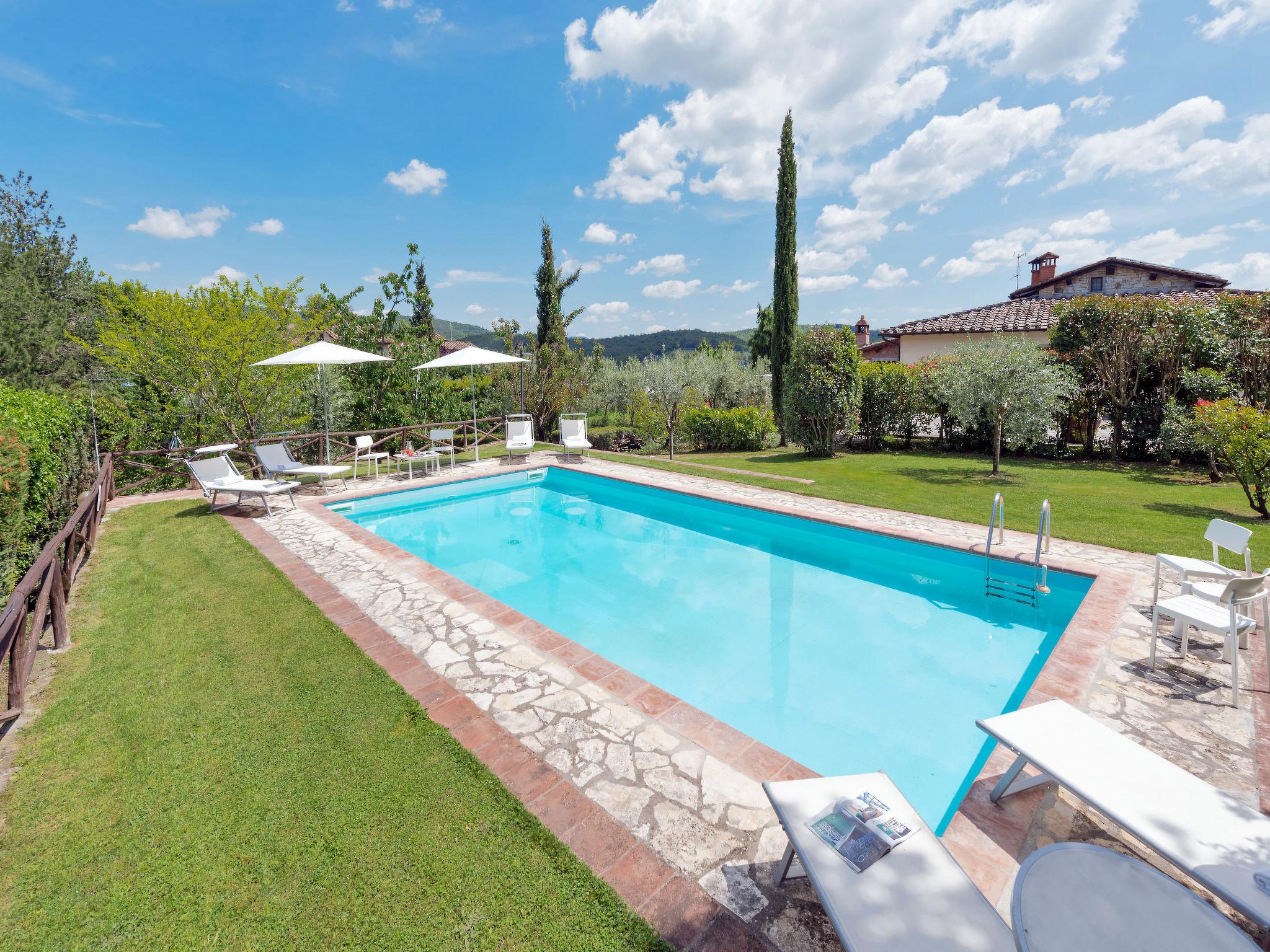 Photo 1 - Maison de 3 chambres à Radda in Chianti avec piscine privée et jardin