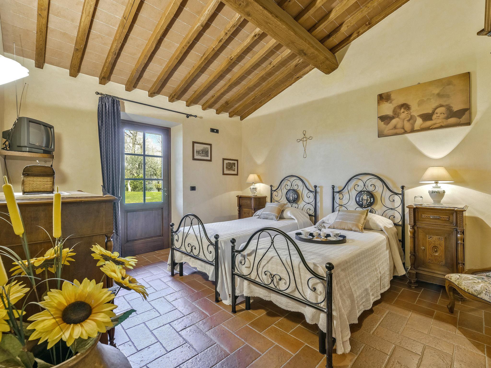 Foto 19 - Haus mit 3 Schlafzimmern in Radda in Chianti mit privater pool und garten