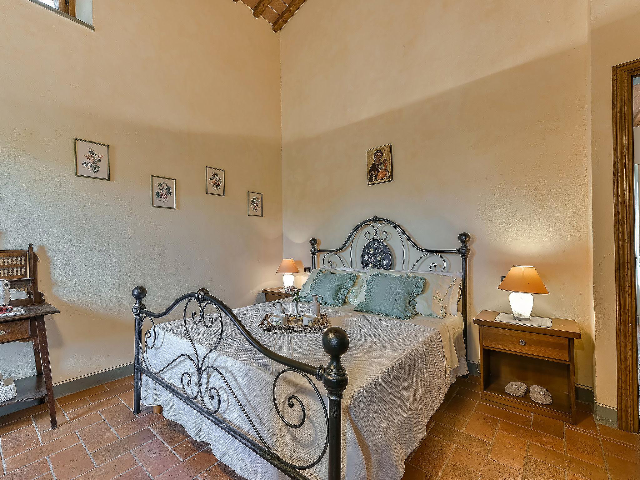 Foto 22 - Haus mit 3 Schlafzimmern in Radda in Chianti mit privater pool und garten