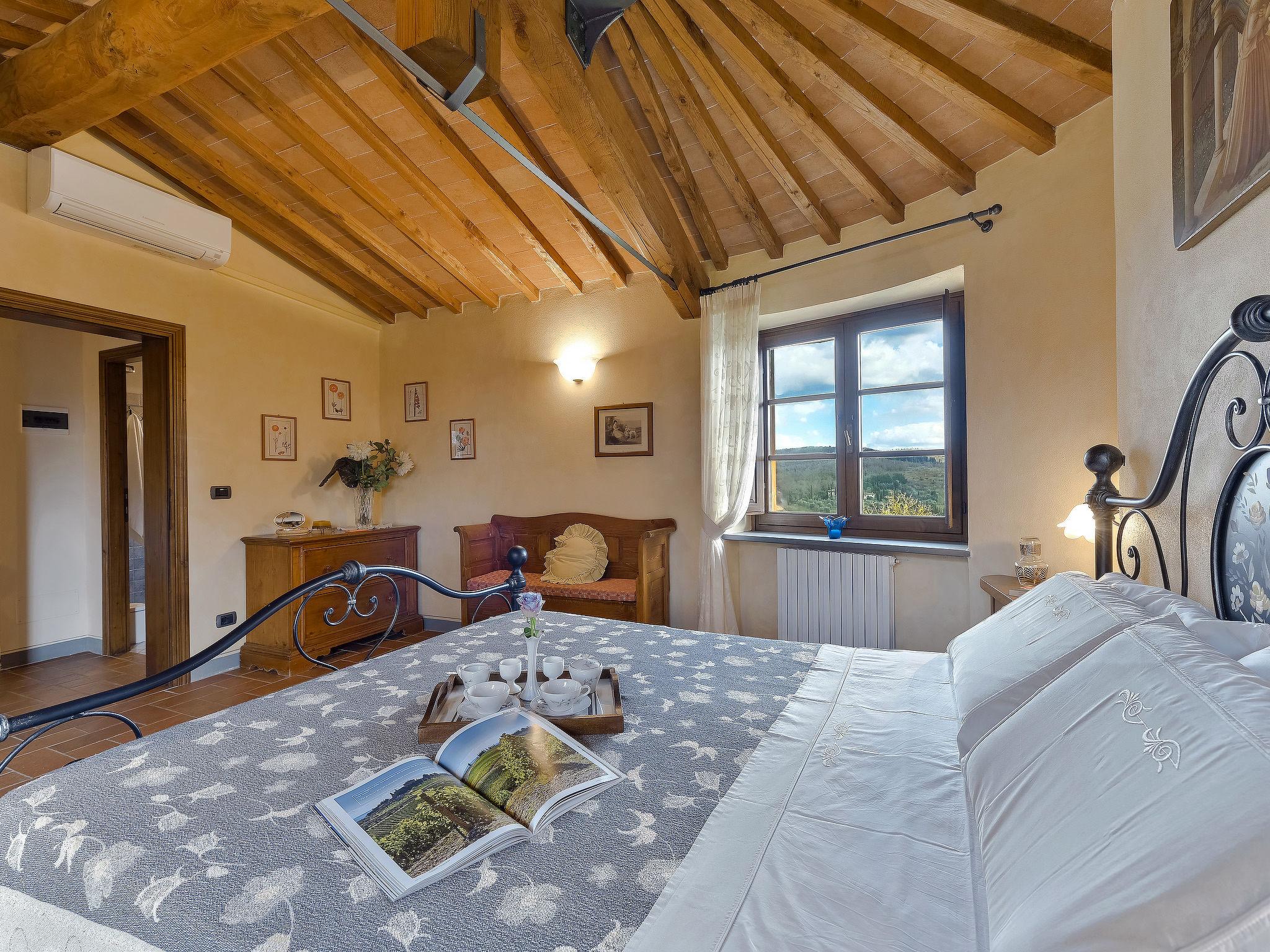 Foto 15 - Haus mit 3 Schlafzimmern in Radda in Chianti mit privater pool und garten