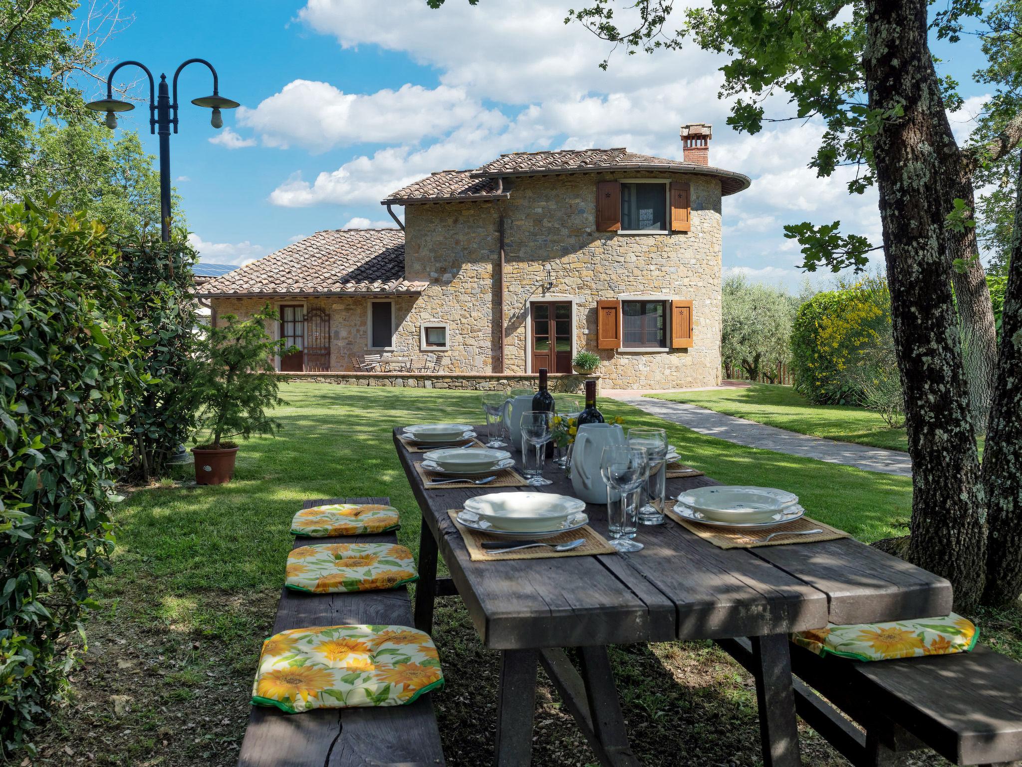 Foto 2 - Casa de 3 quartos em Radda in Chianti com piscina privada e jardim