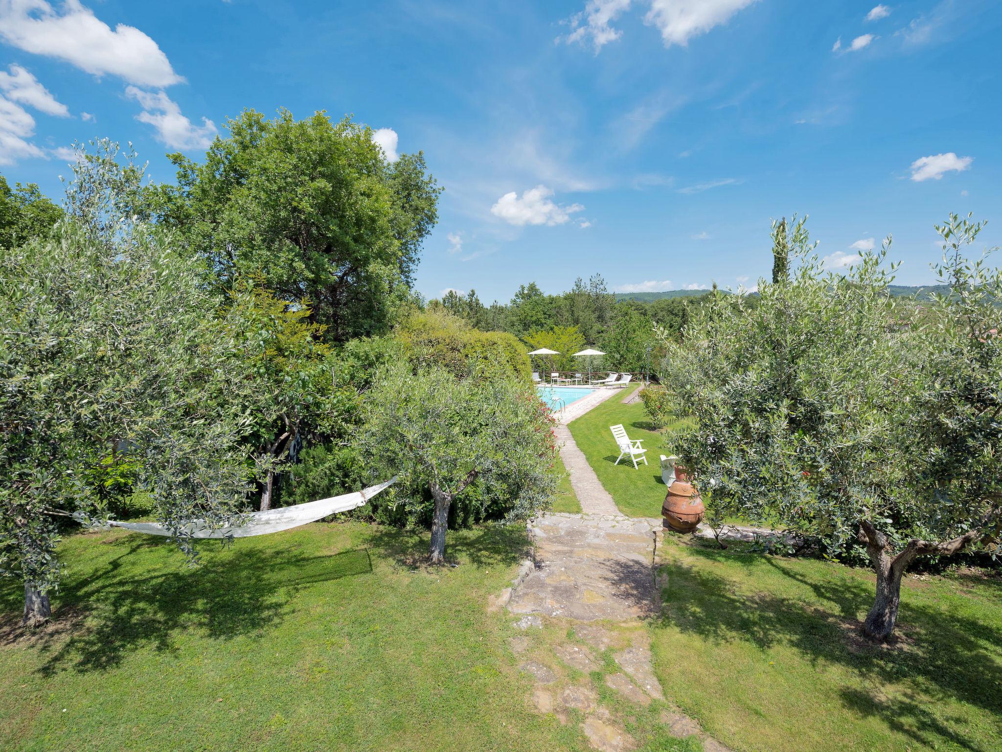 Foto 31 - Casa de 3 quartos em Radda in Chianti com piscina privada e jardim